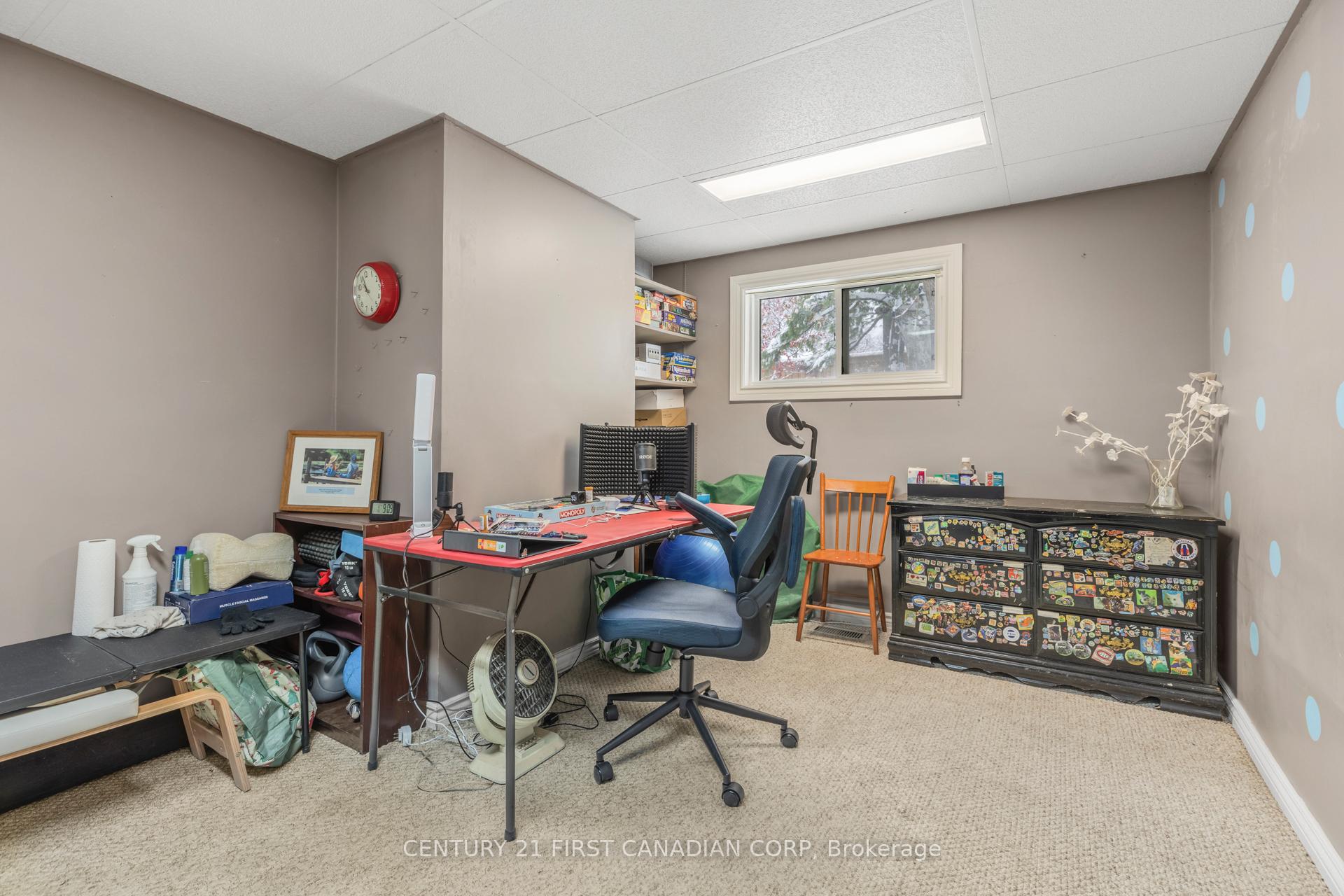 Photo 18 of 636 Glengyle Crescent, London, North H — HOMEH