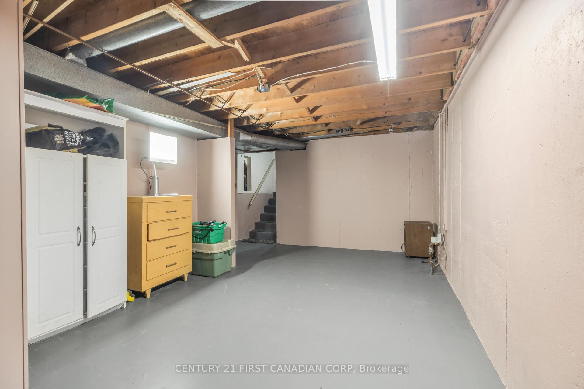 Photo 24 of 636 Glengyle Crescent, London, North H — HOMEH