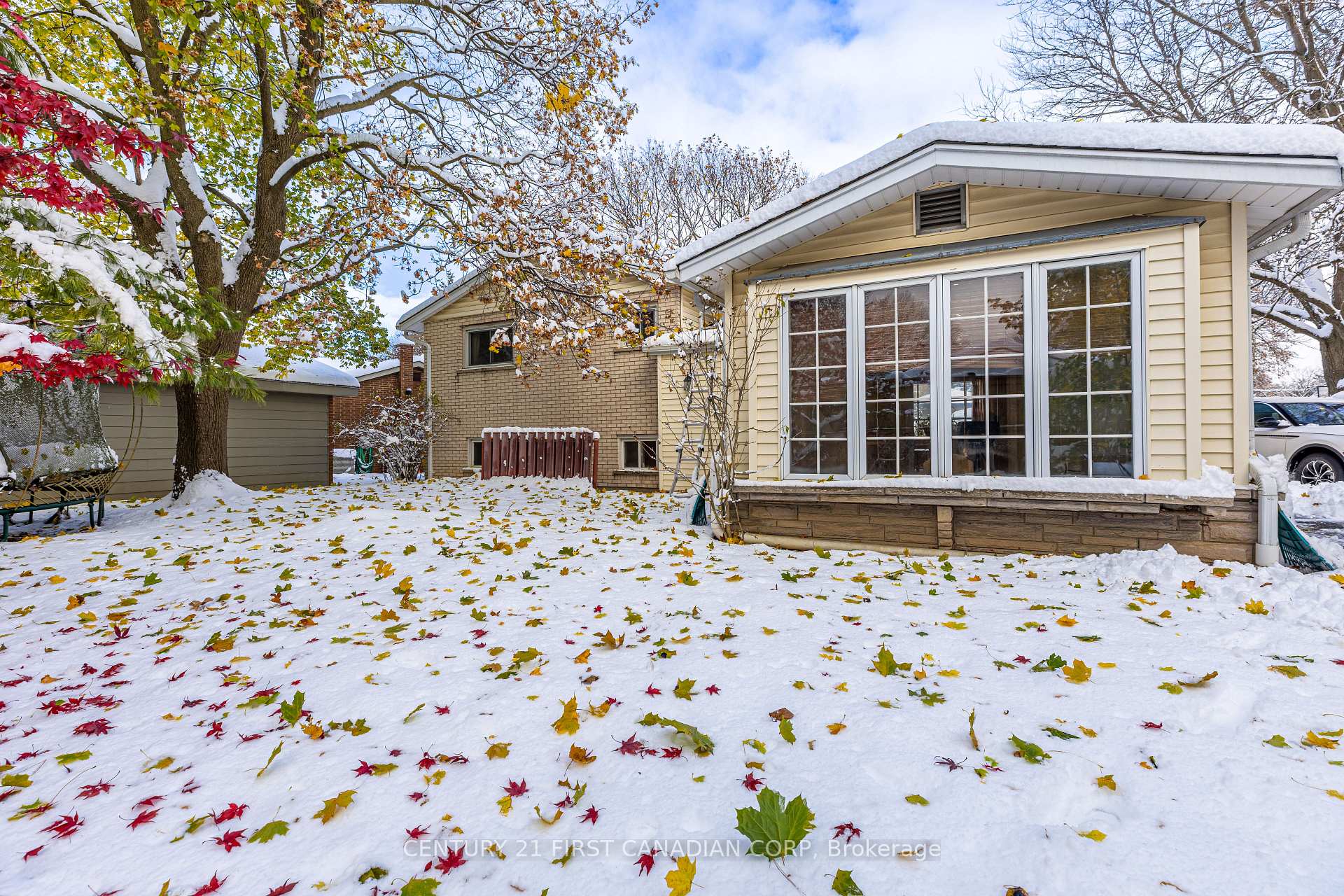 Photo 25 of 636 Glengyle Crescent, London, North H — HOMEH