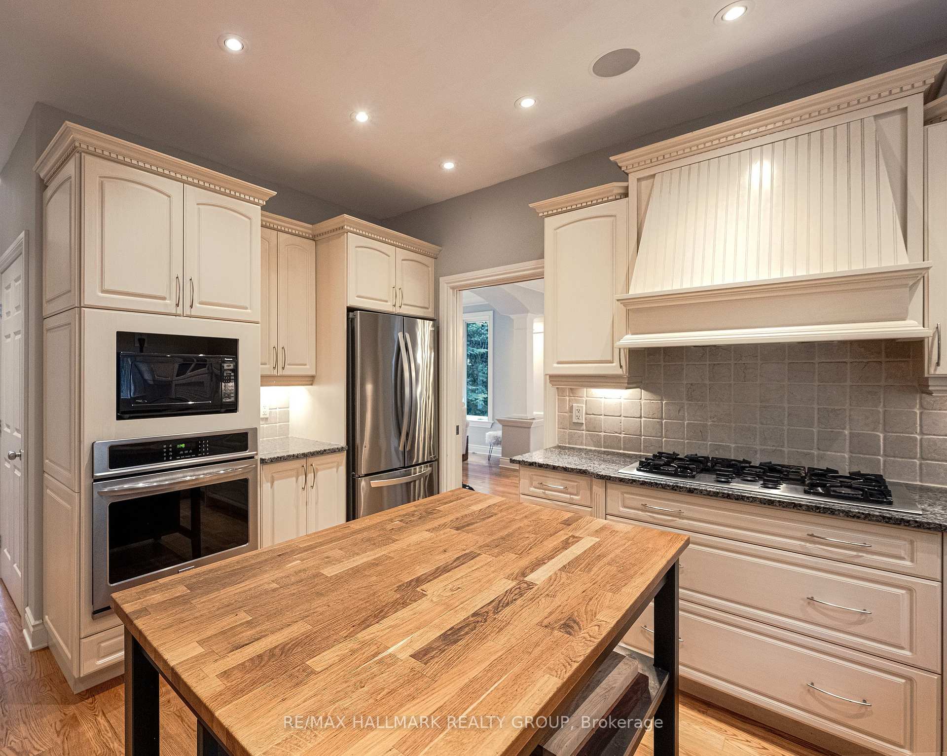 Photo 12 of 1431 Duchess Crescent, Ottawa, Manotick East to Manotick Station — HOMEH