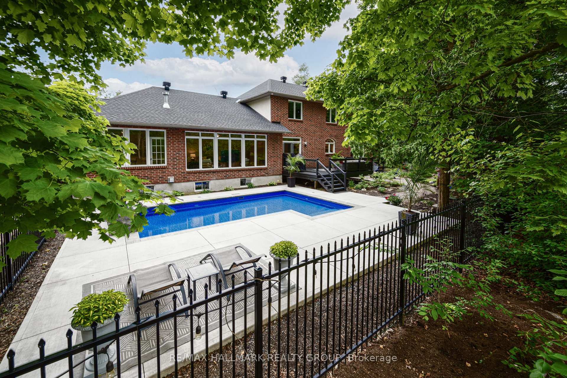 Photo 32 of 1431 Duchess Crescent, Ottawa, Manotick East to Manotick Station — HOMEH