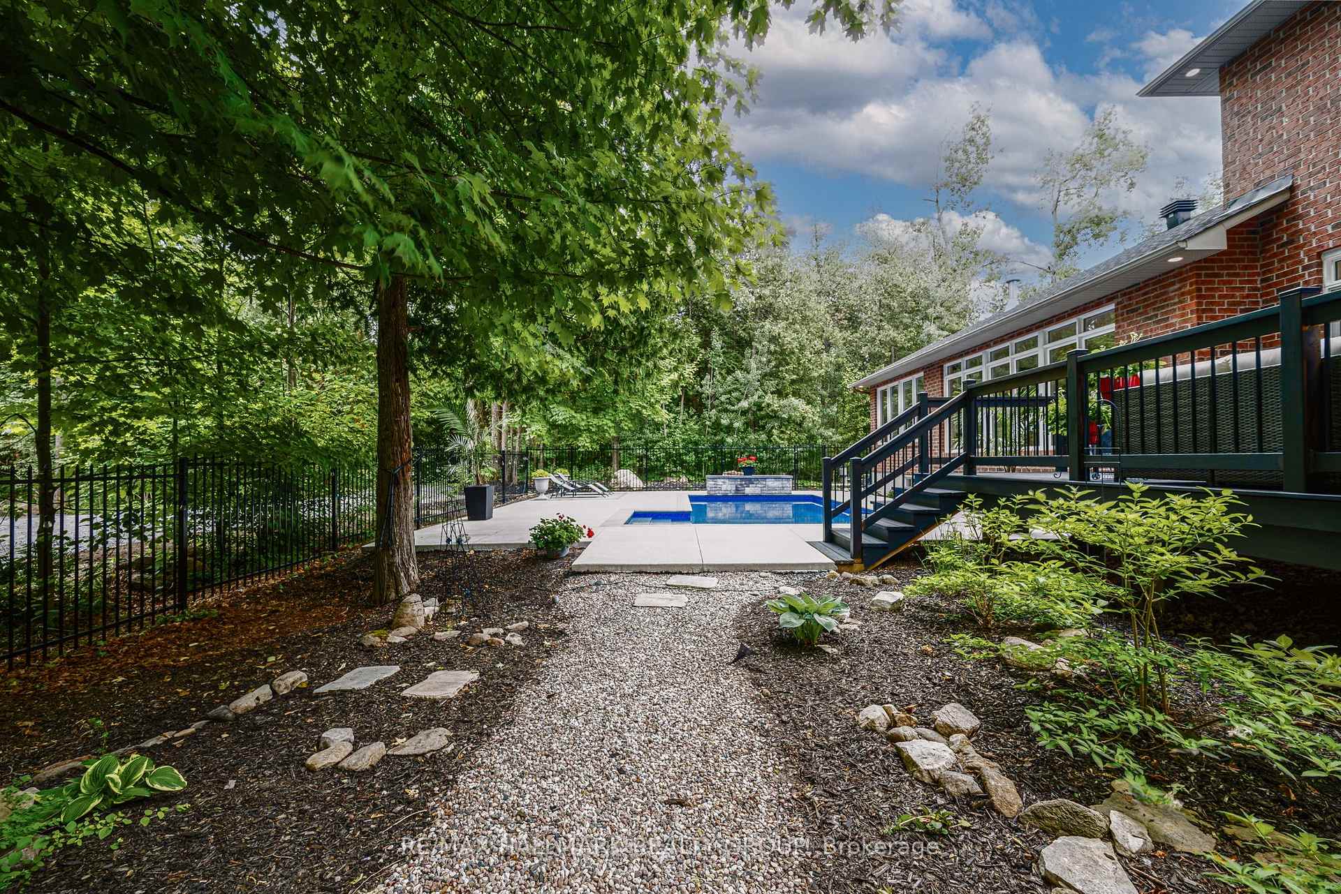 Photo 33 of 1431 Duchess Crescent, Ottawa, Manotick East to Manotick Station — HOMEH