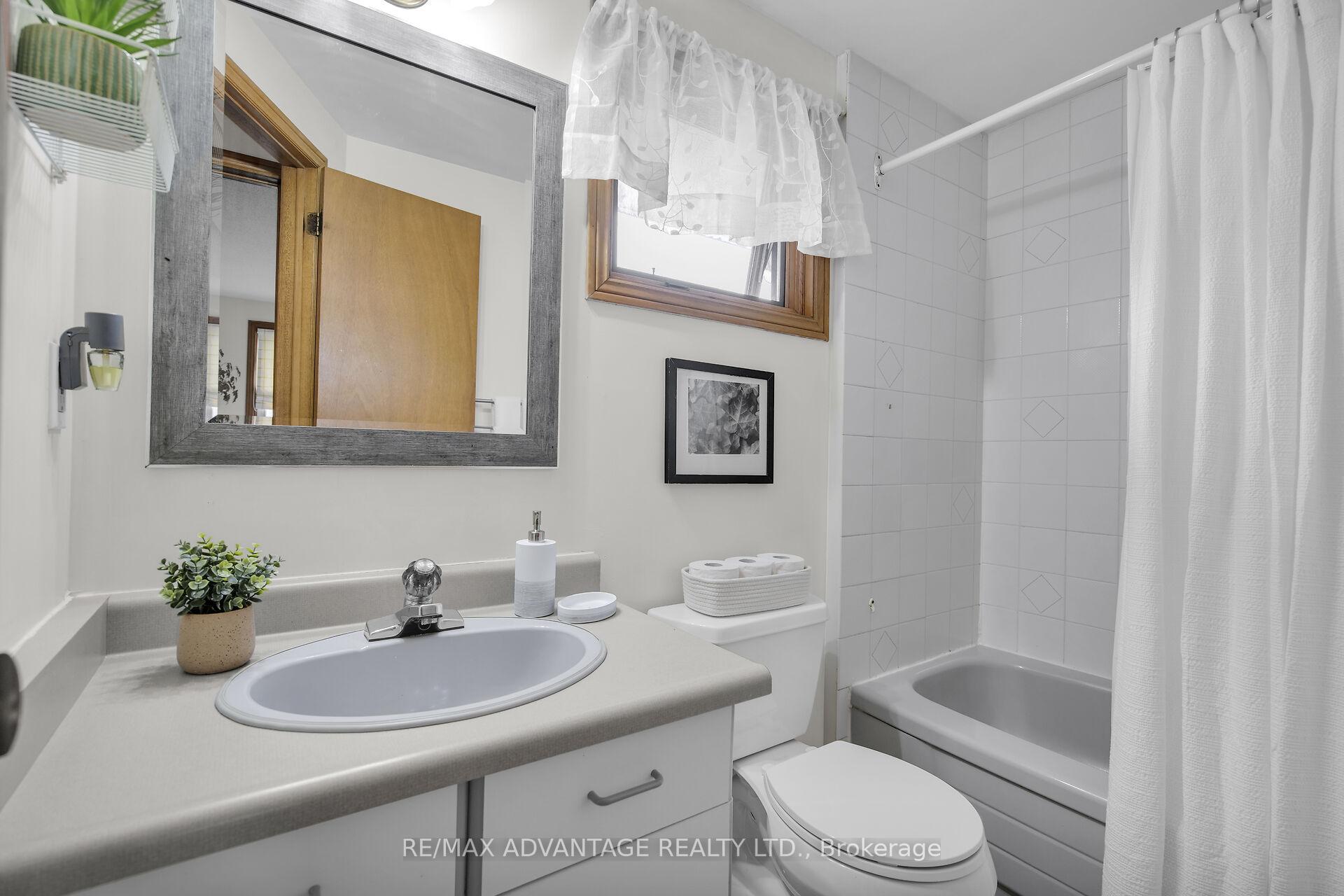 Photo 34 of 243 Conway Drive, London, South X — HOMEH