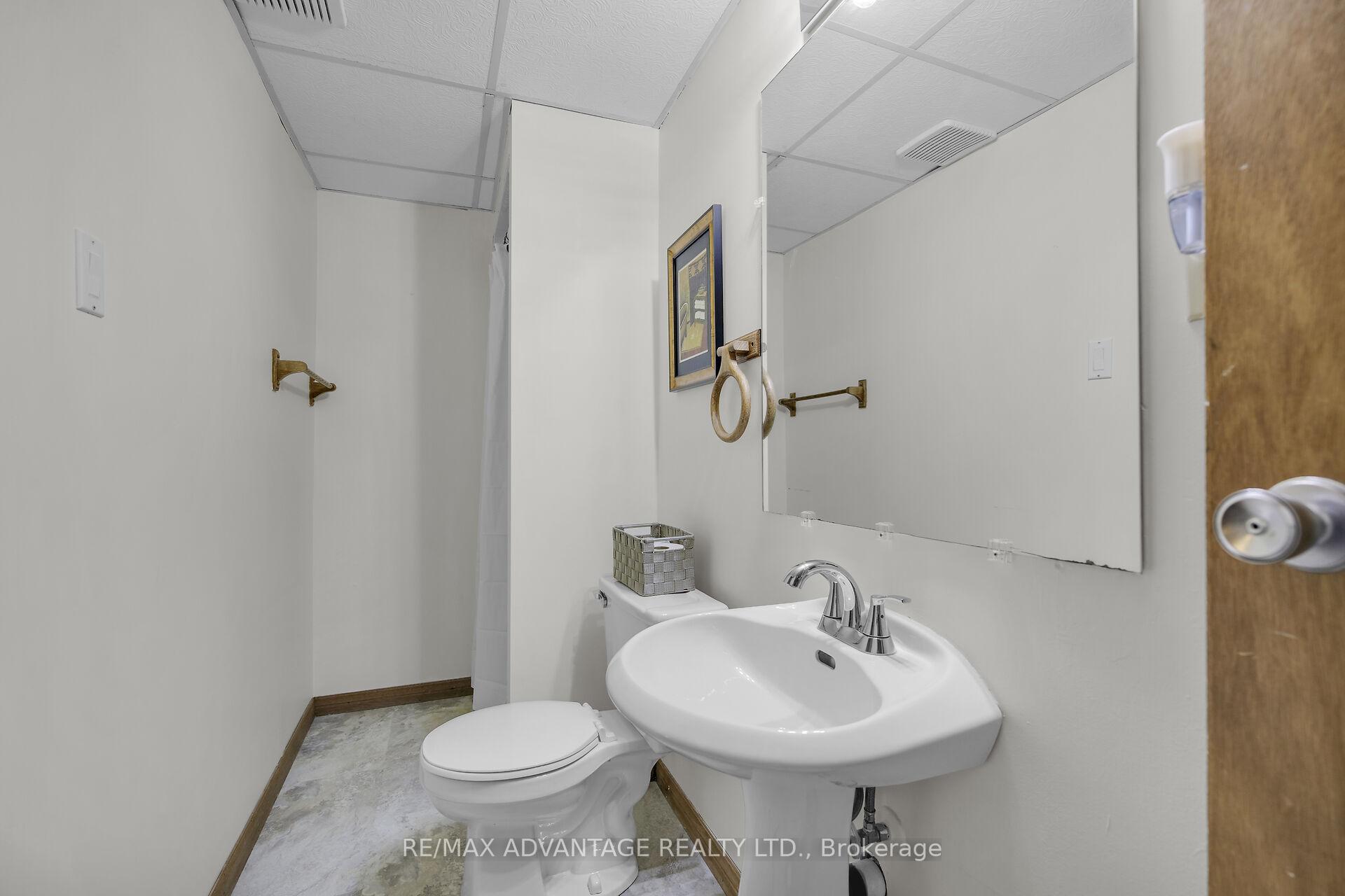 Photo 44 of 243 Conway Drive, London, South X — HOMEH
