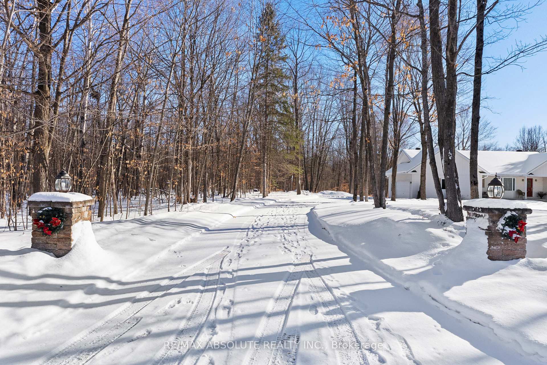 Photo 3 of 123 Woodridge Crescent, McNab/Braeside, Mcnab/Braeside Twps — HOMEH