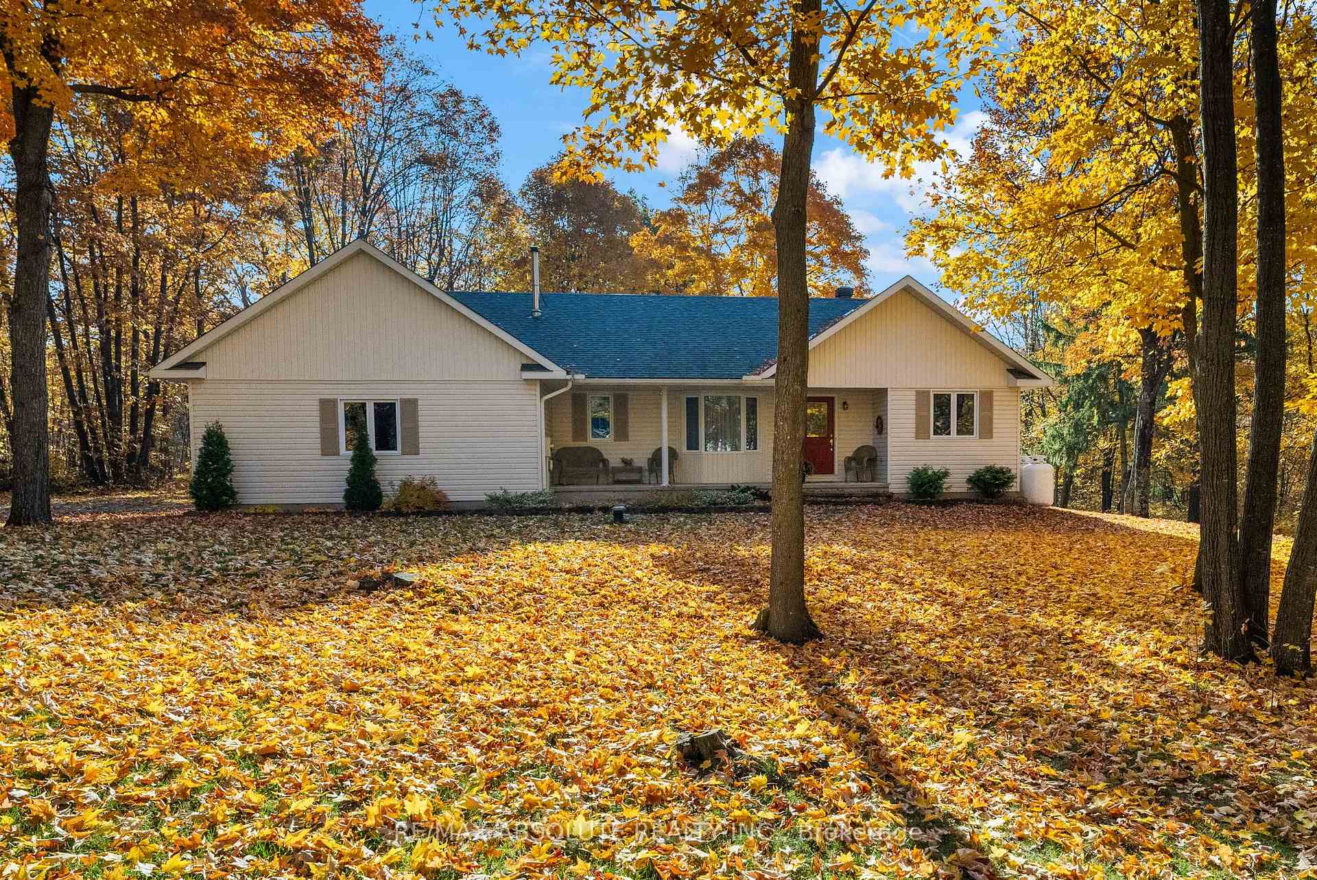 Photo 5 of 123 Woodridge Crescent, McNab/Braeside, Mcnab/Braeside Twps — HOMEH
