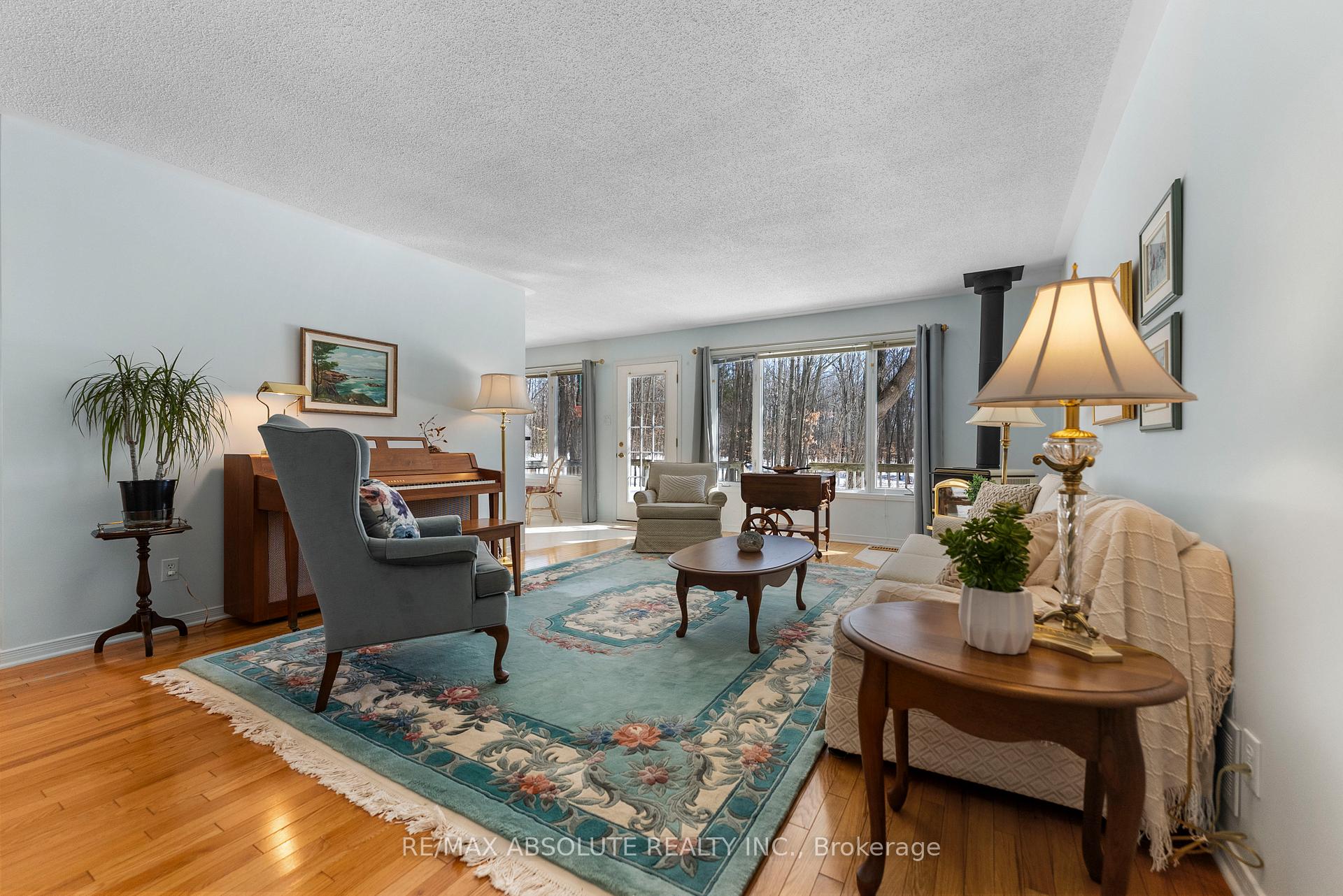 Photo 8 of 123 Woodridge Crescent, McNab/Braeside, Mcnab/Braeside Twps — HOMEH