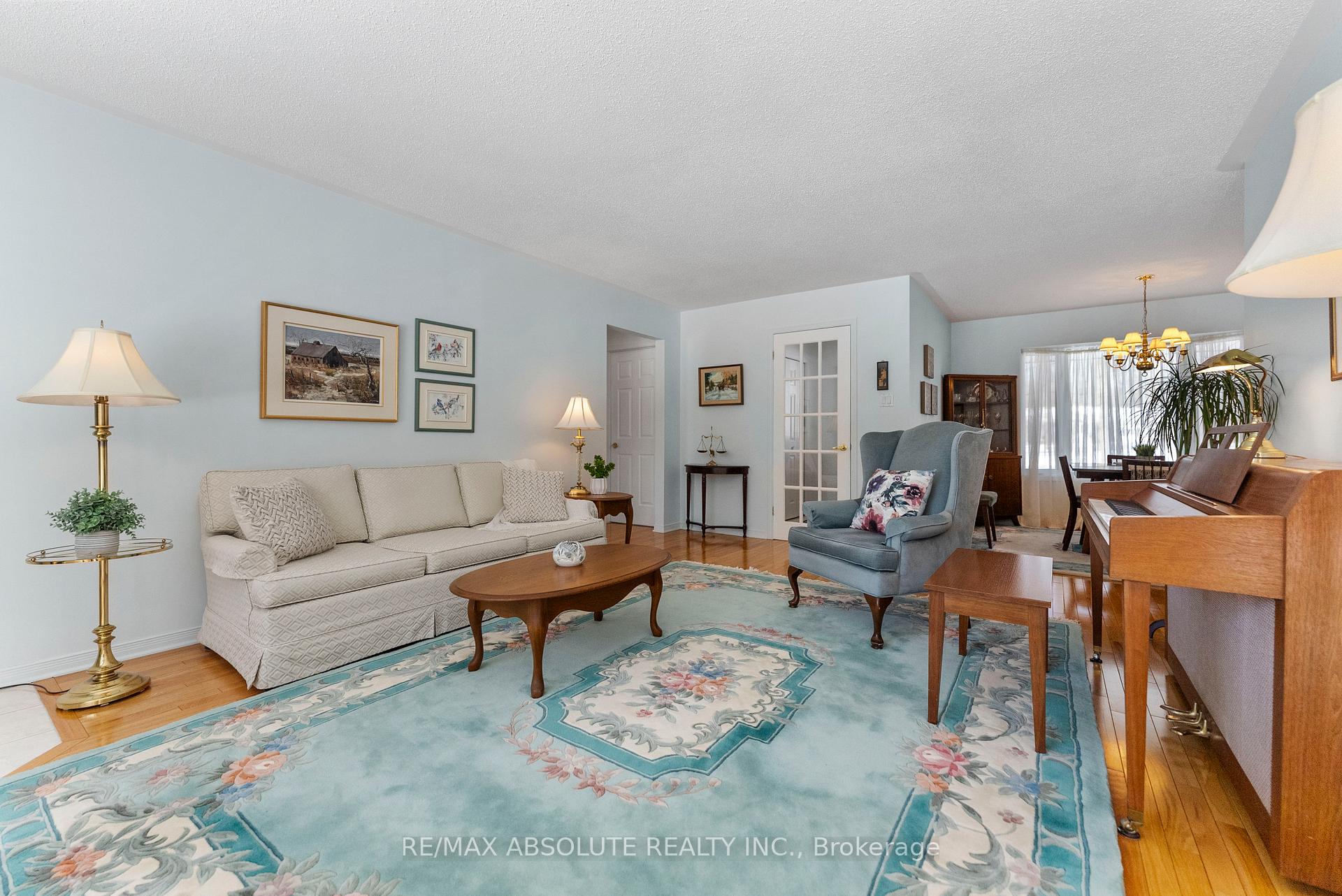 Photo 9 of 123 Woodridge Crescent, McNab/Braeside, Mcnab/Braeside Twps — HOMEH