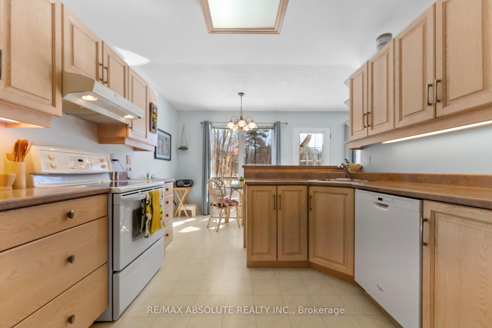 Photo 16 of 123 Woodridge Crescent, McNab/Braeside, Mcnab/Braeside Twps — HOMEH