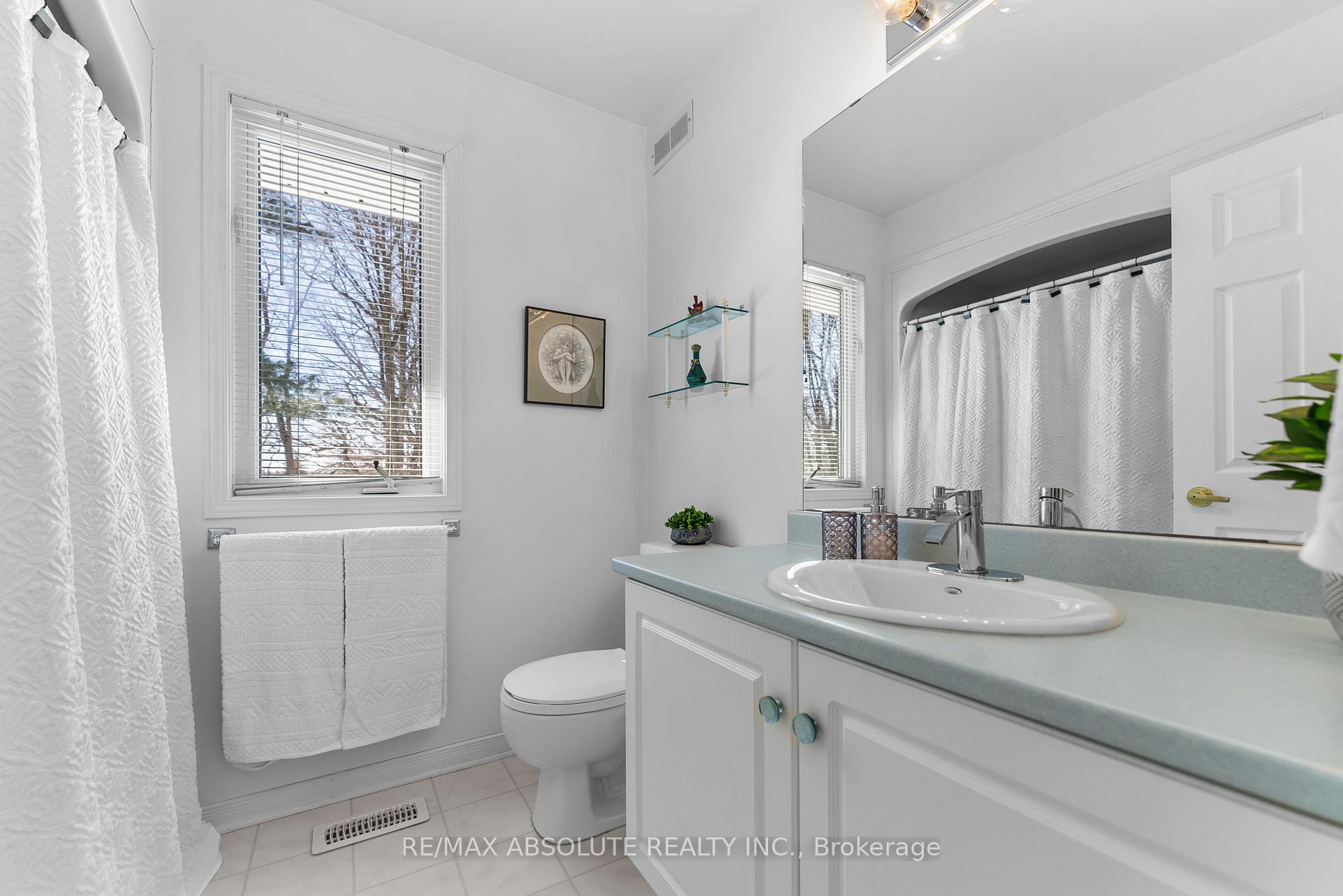 Photo 22 of 123 Woodridge Crescent, McNab/Braeside, Mcnab/Braeside Twps — HOMEH
