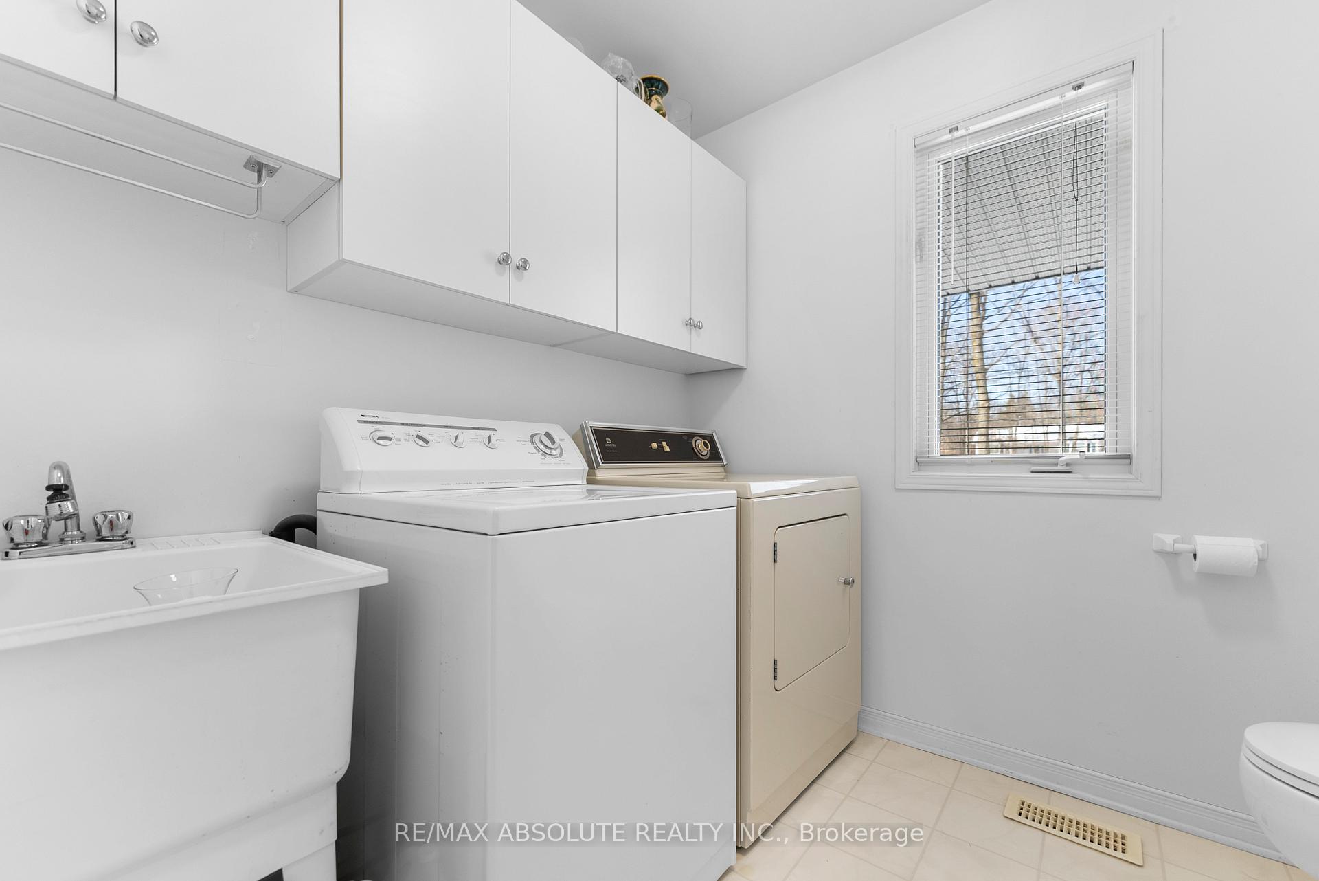 Photo 24 of 123 Woodridge Crescent, McNab/Braeside, Mcnab/Braeside Twps — HOMEH