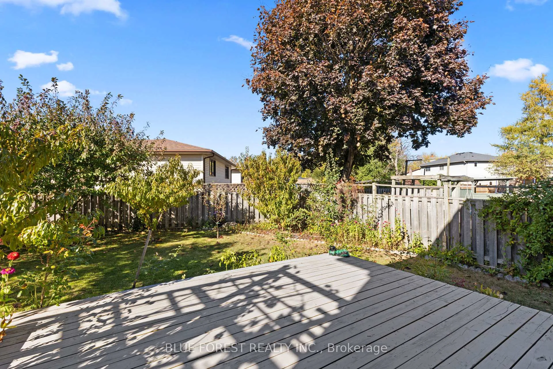Photo 31 of 7 Fairchild Crescent, London, South X — HOMEH
