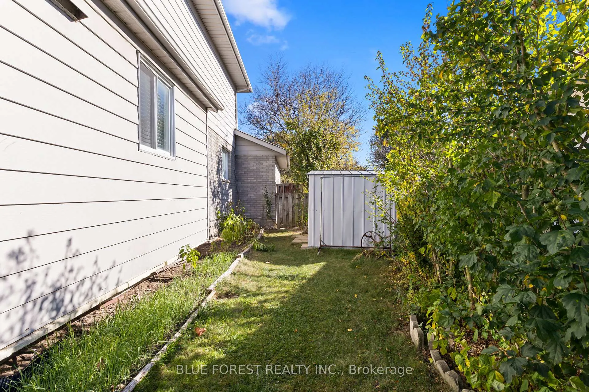 Photo 35 of 7 Fairchild Crescent, London, South X — HOMEH