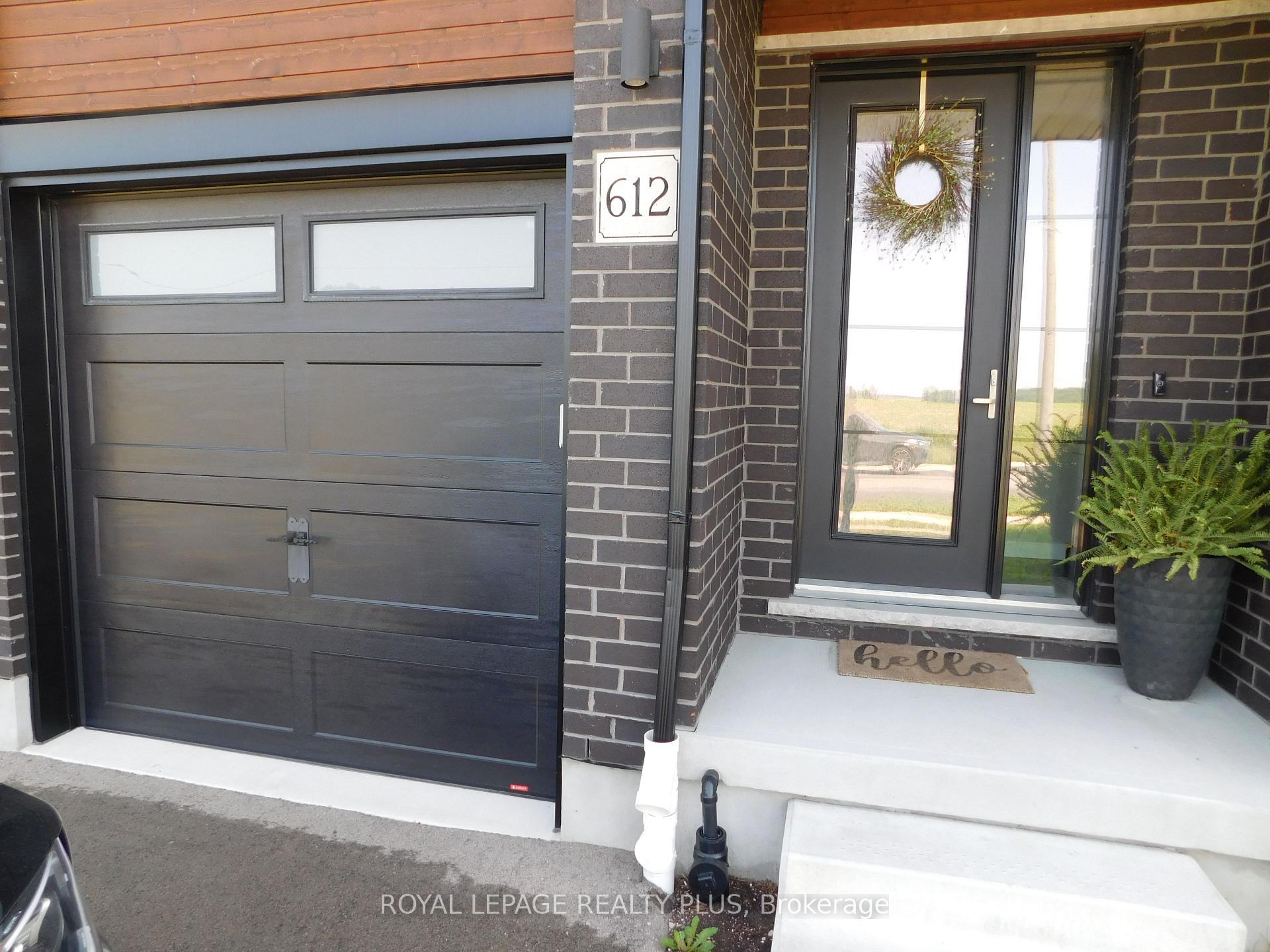 Photo 4 of 612 Caryndale Drive, Kitchener — HOMEH