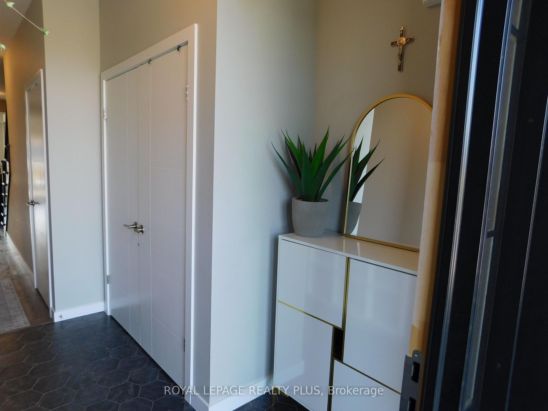 Photo 7 of 612 Caryndale Drive, Kitchener — HOMEH