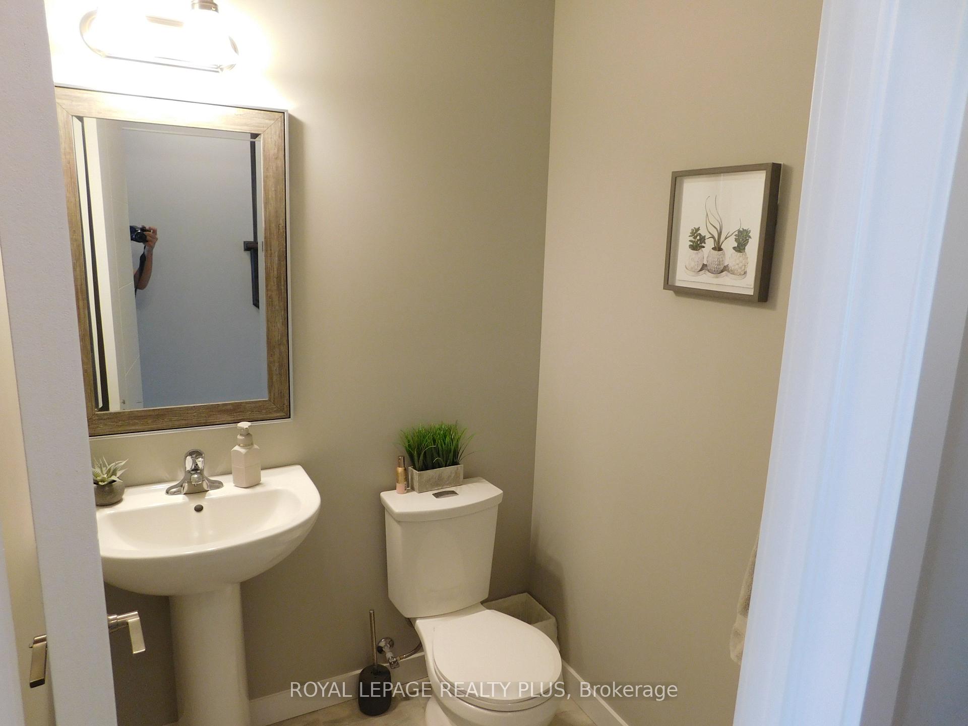 Photo 10 of 612 Caryndale Drive, Kitchener — HOMEH