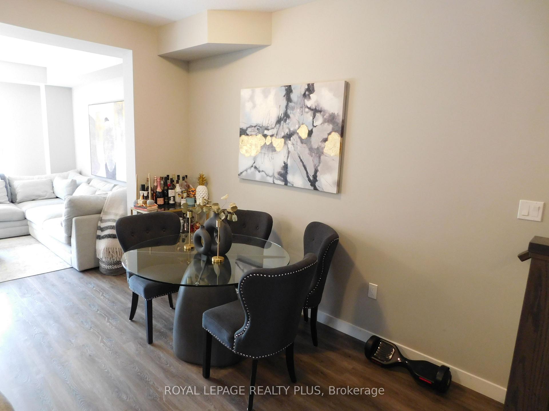 Photo 12 of 612 Caryndale Drive, Kitchener — HOMEH