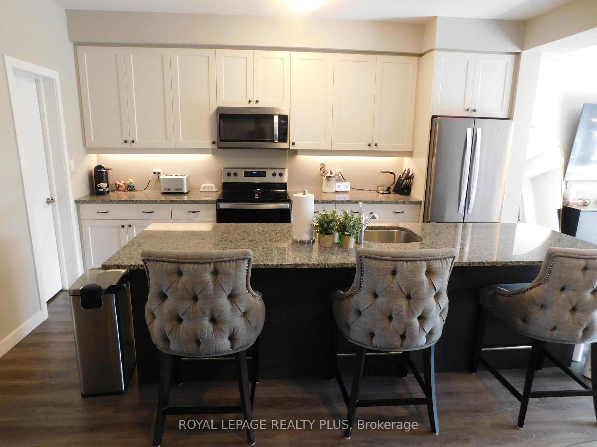 Photo 14 of 612 Caryndale Drive, Kitchener — HOMEH