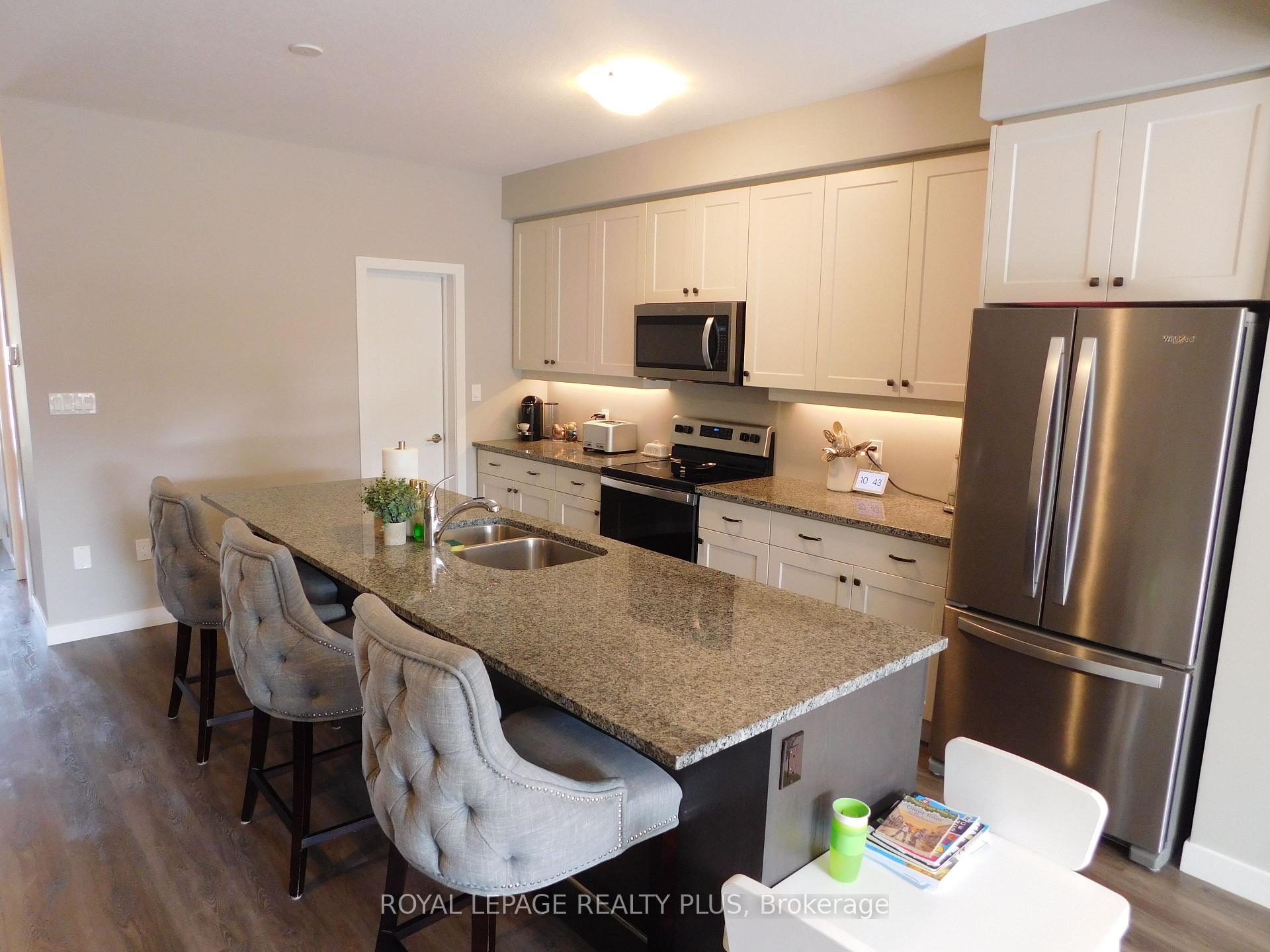 Photo 15 of 612 Caryndale Drive, Kitchener — HOMEH