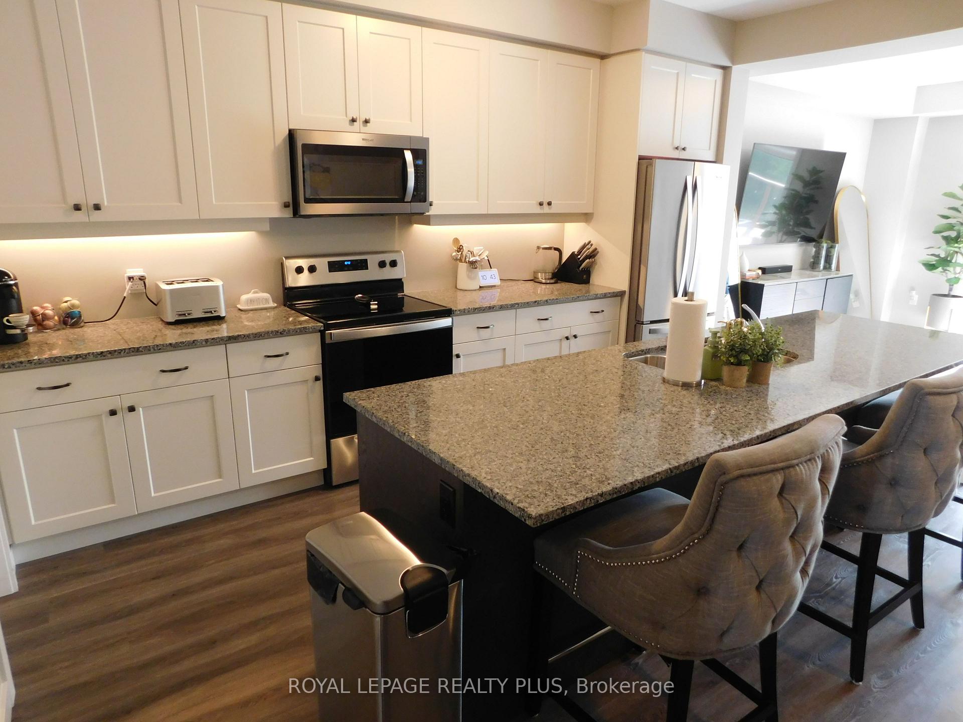 Photo 16 of 612 Caryndale Drive, Kitchener — HOMEH
