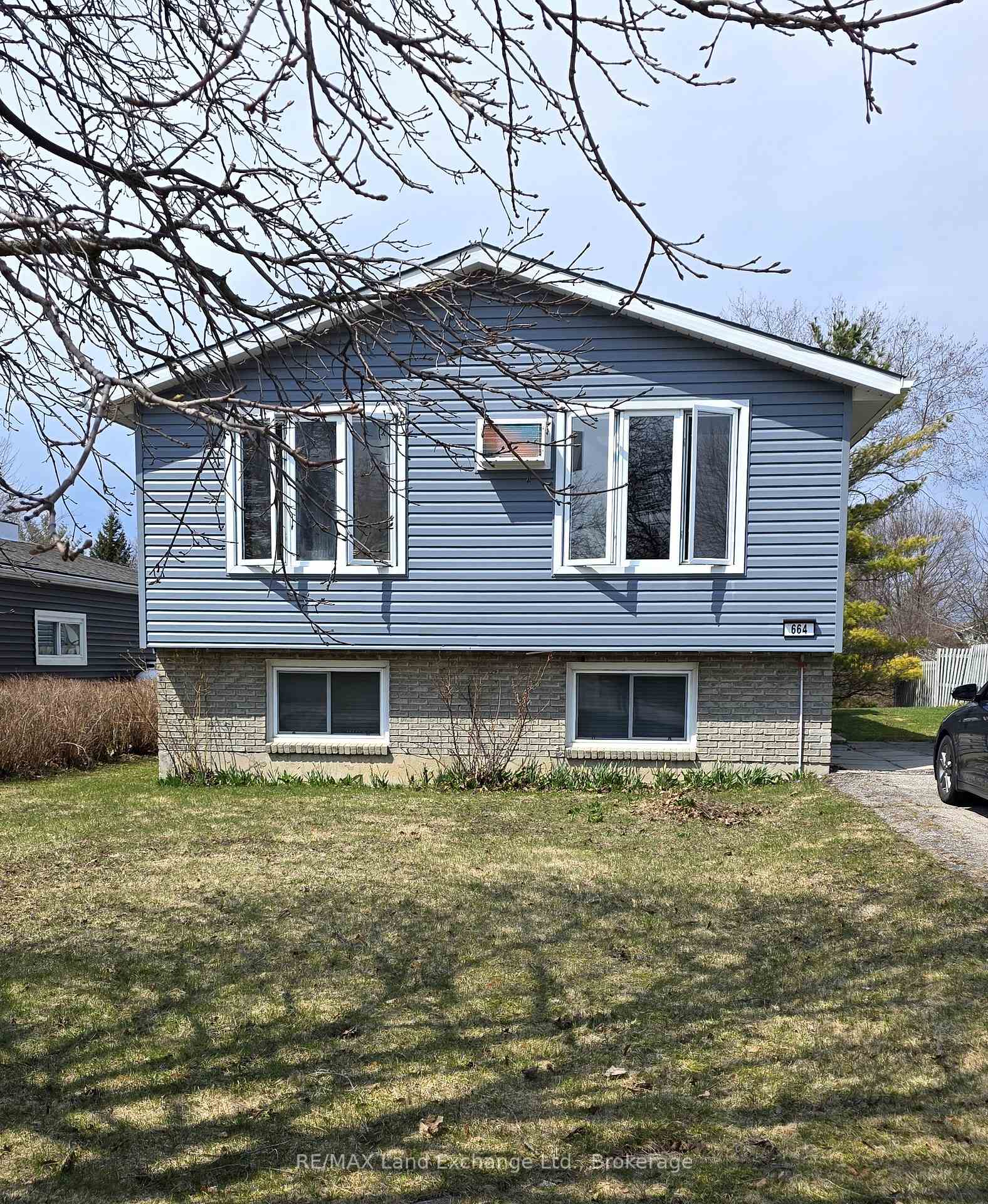 Front of 664 Palmateer Drive S