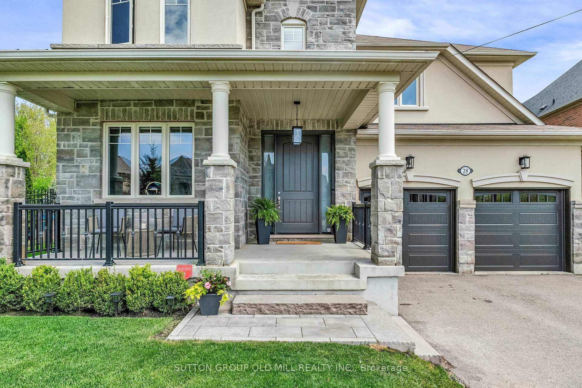 Photo 2 of 28 Wedgeport Court, King, Nobleton — HOMEH