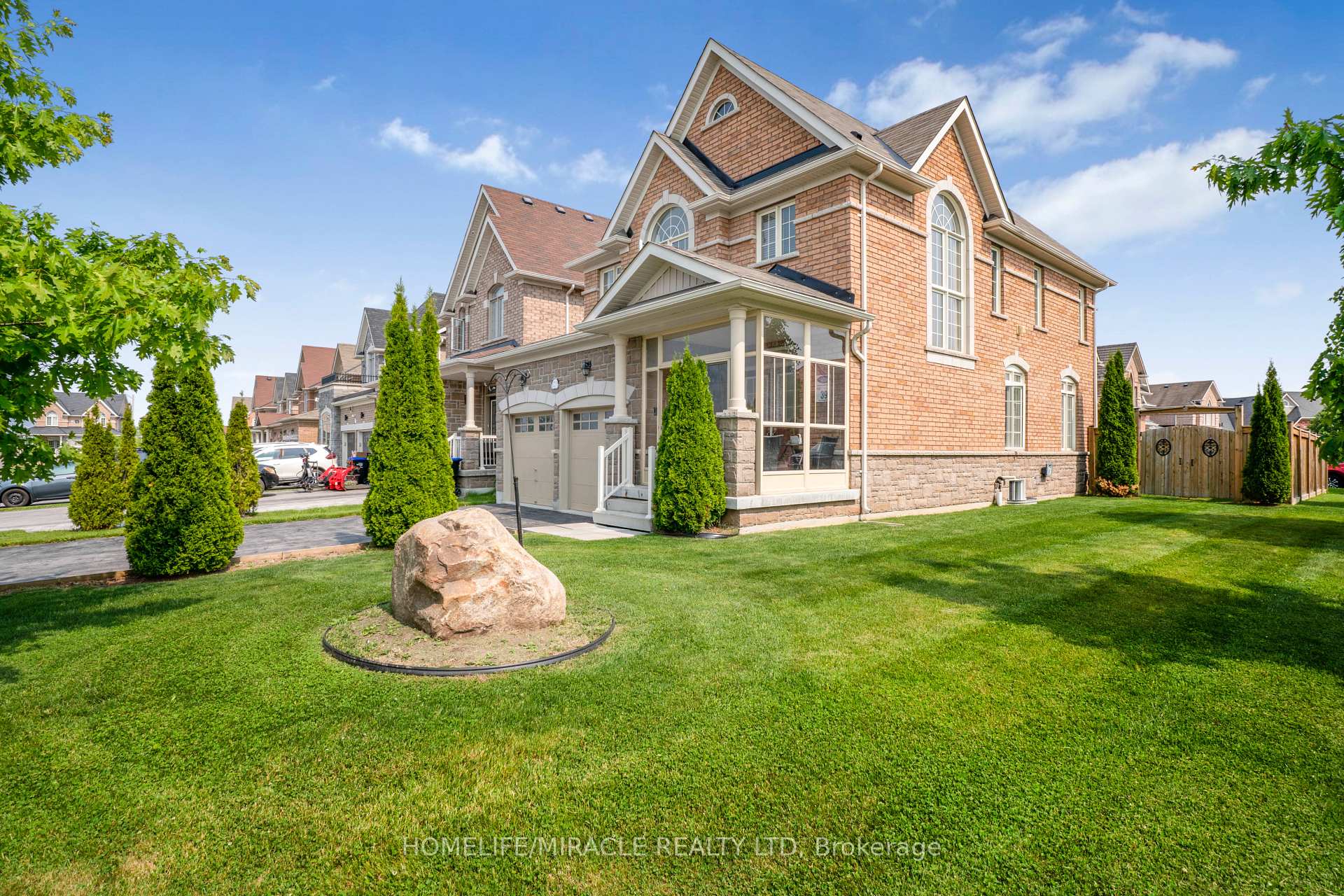 Photo 2 of 2215 Dawson Crescent, Innisfil, Alcona — HOMEH
