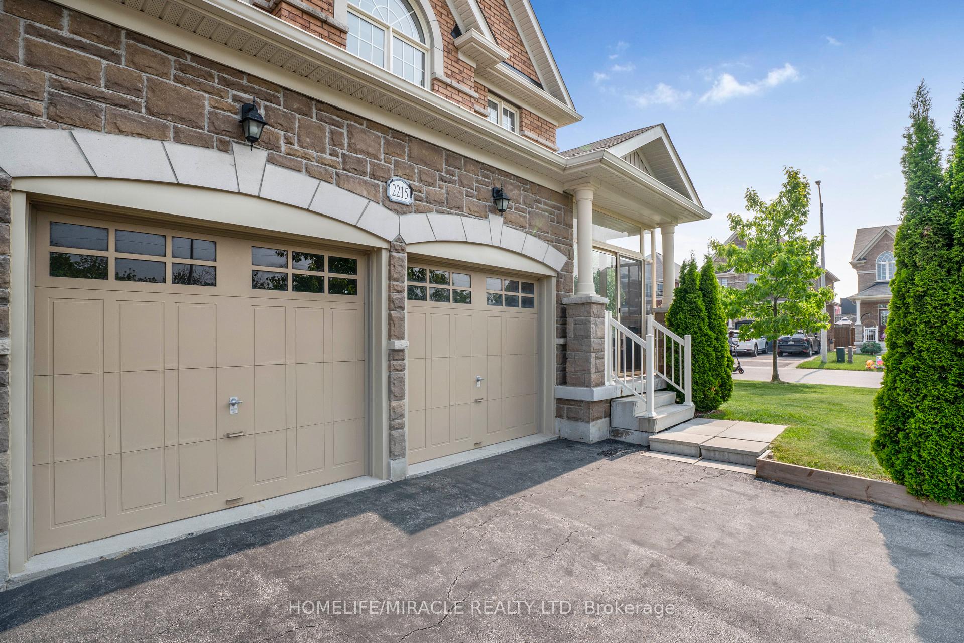 Photo 3 of 2215 Dawson Crescent, Innisfil, Alcona — HOMEH