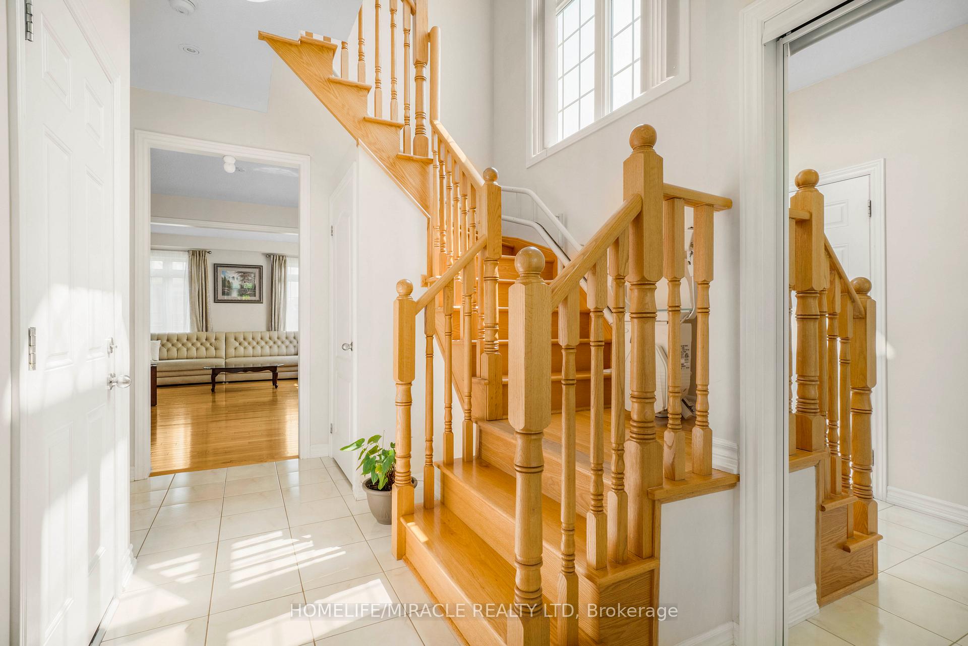 Photo 6 of 2215 Dawson Crescent, Innisfil, Alcona — HOMEH