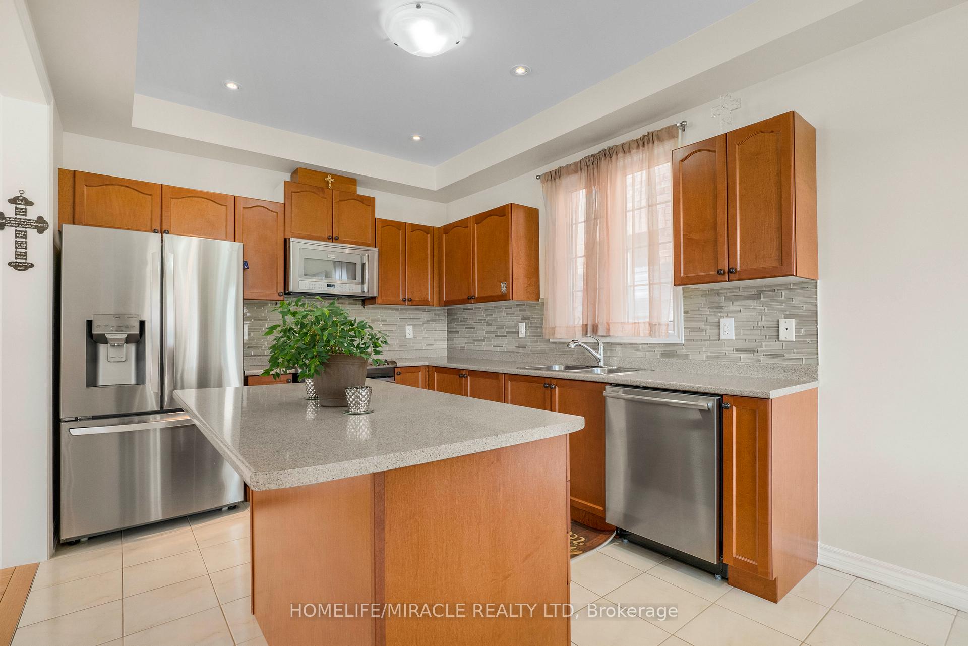 Photo 7 of 2215 Dawson Crescent, Innisfil, Alcona — HOMEH