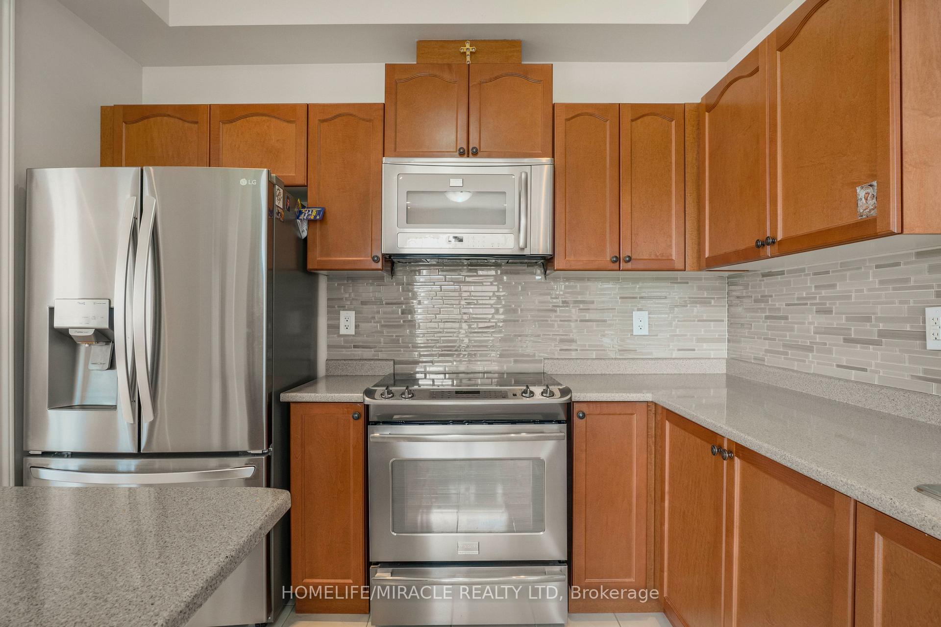 Photo 8 of 2215 Dawson Crescent, Innisfil, Alcona — HOMEH