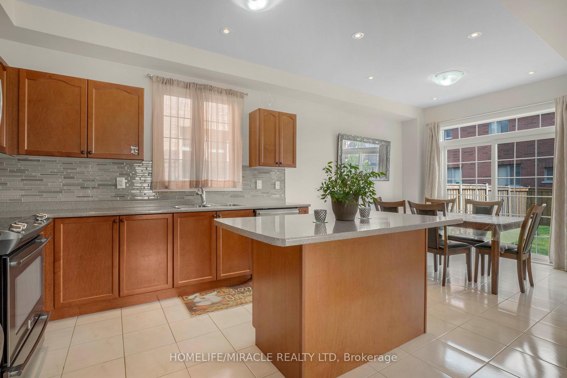 Photo 9 of 2215 Dawson Crescent, Innisfil, Alcona — HOMEH