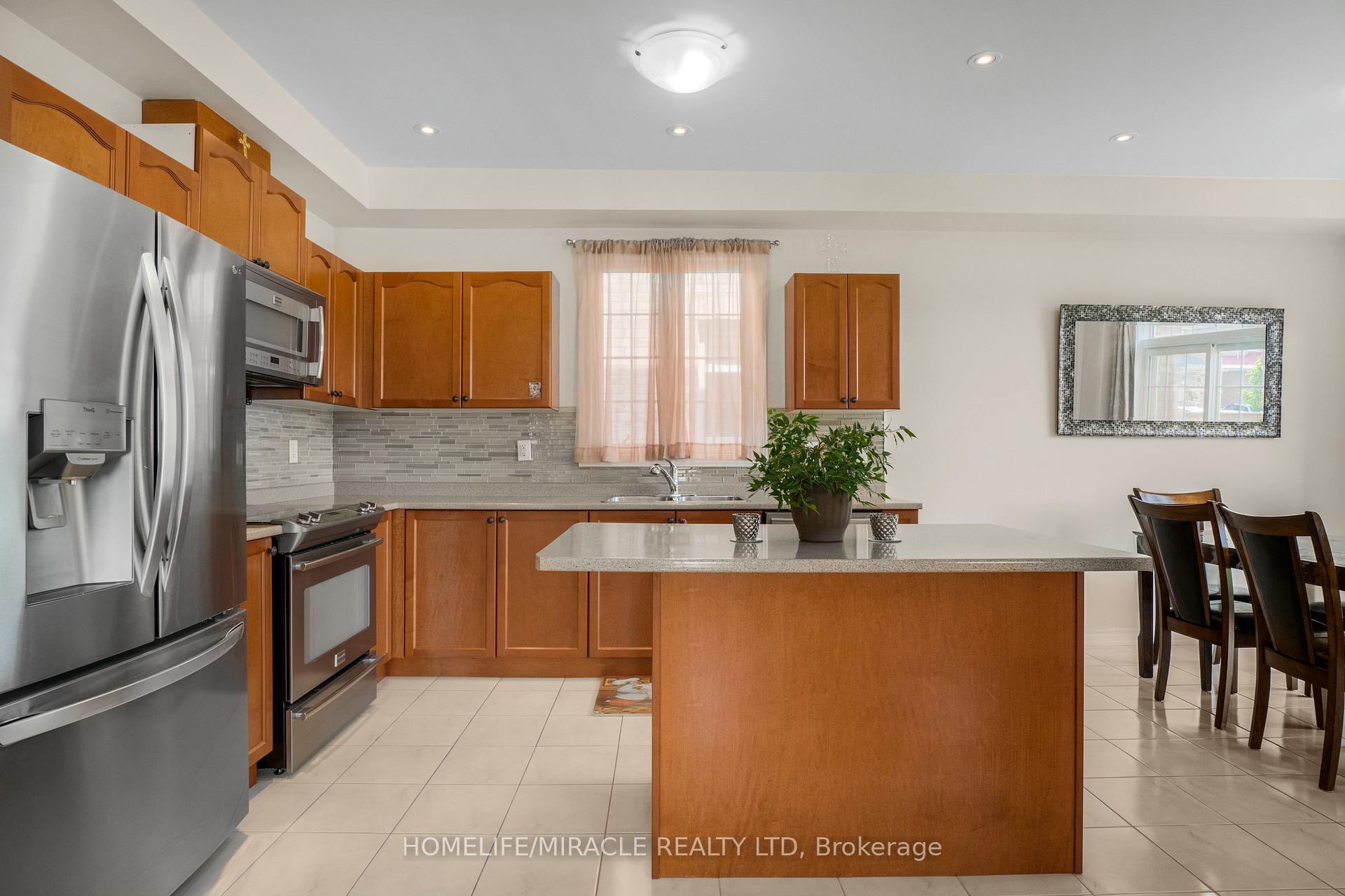 Photo 10 of 2215 Dawson Crescent, Innisfil, Alcona — HOMEH