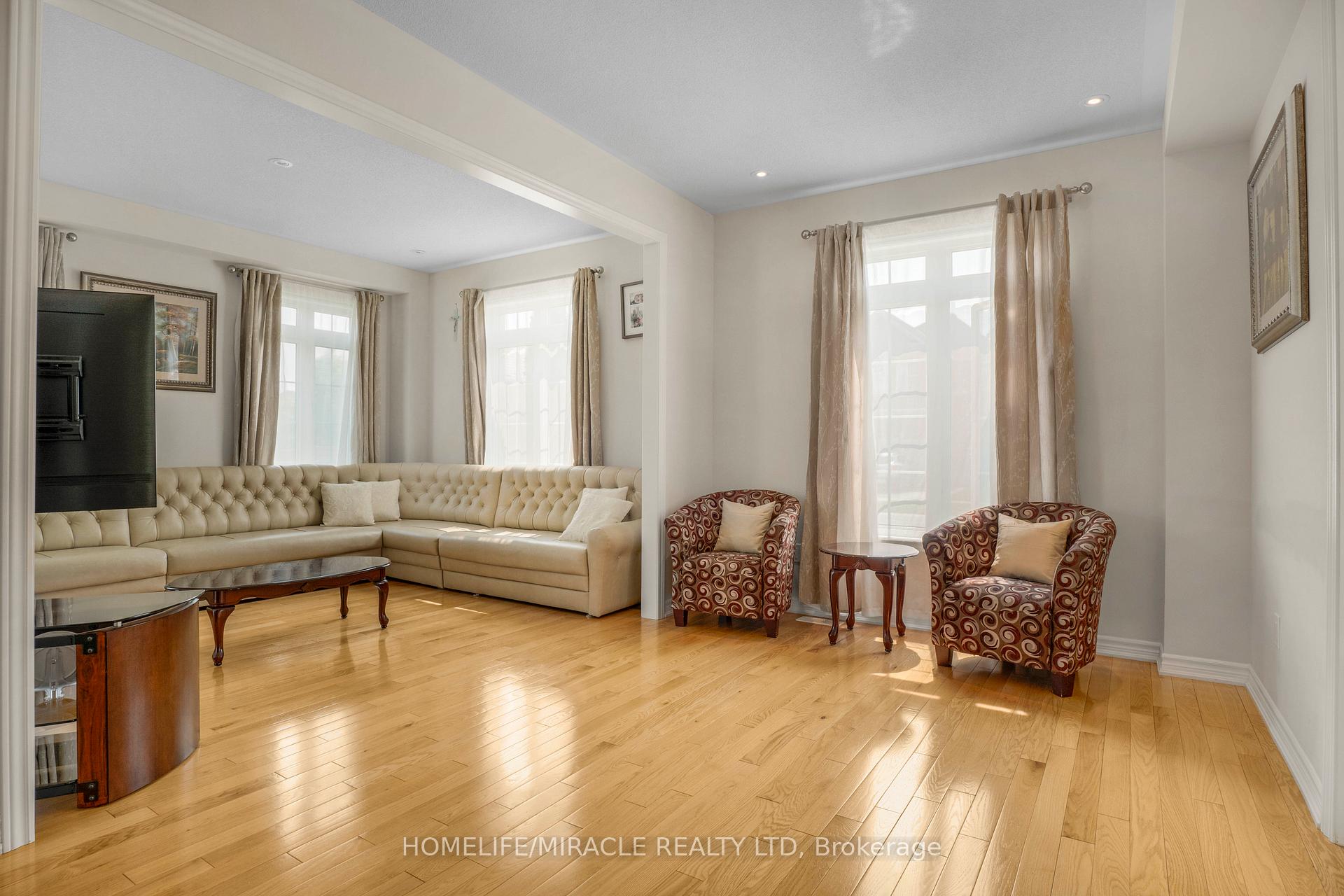 Photo 11 of 2215 Dawson Crescent, Innisfil, Alcona — HOMEH