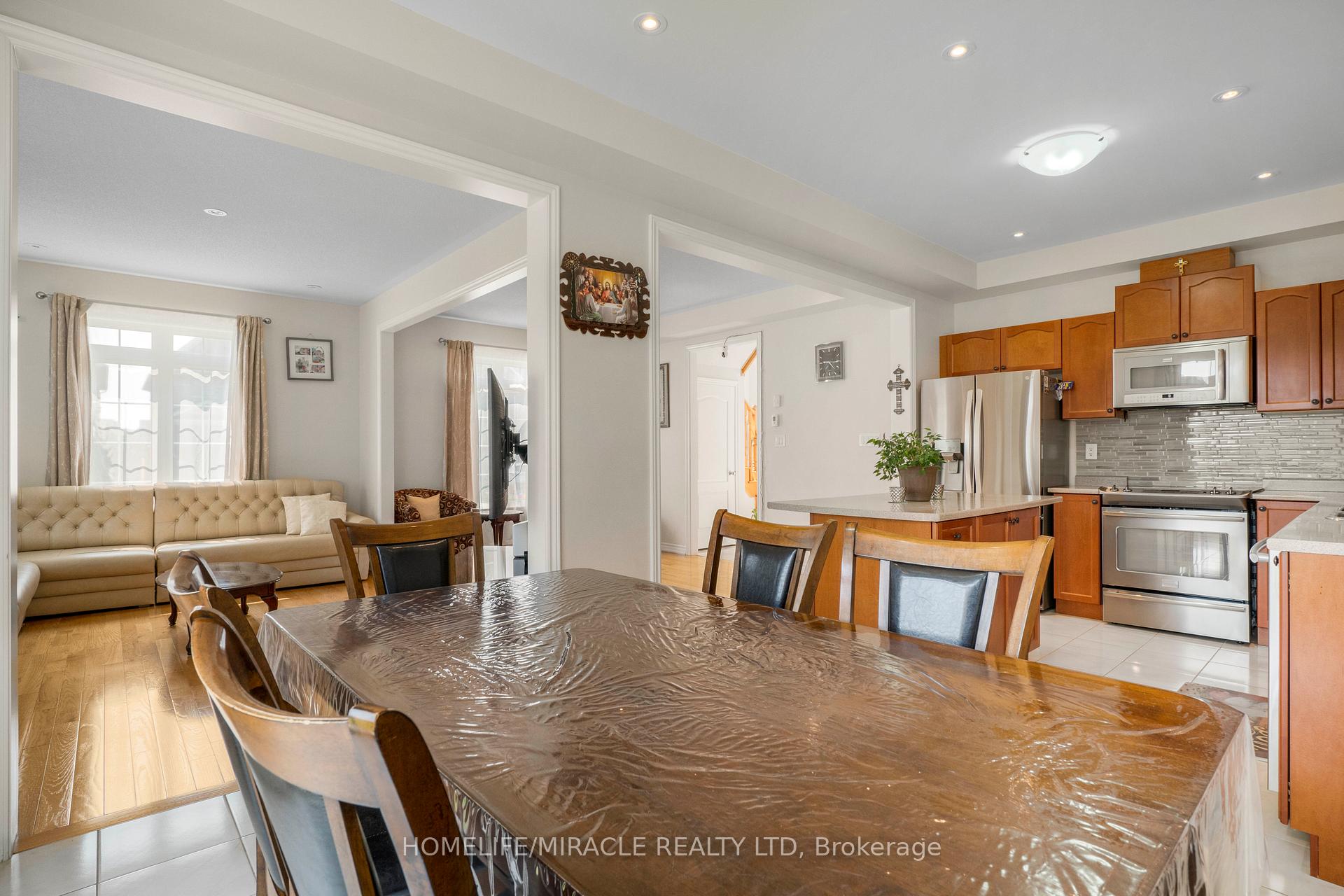 Photo 13 of 2215 Dawson Crescent, Innisfil, Alcona — HOMEH