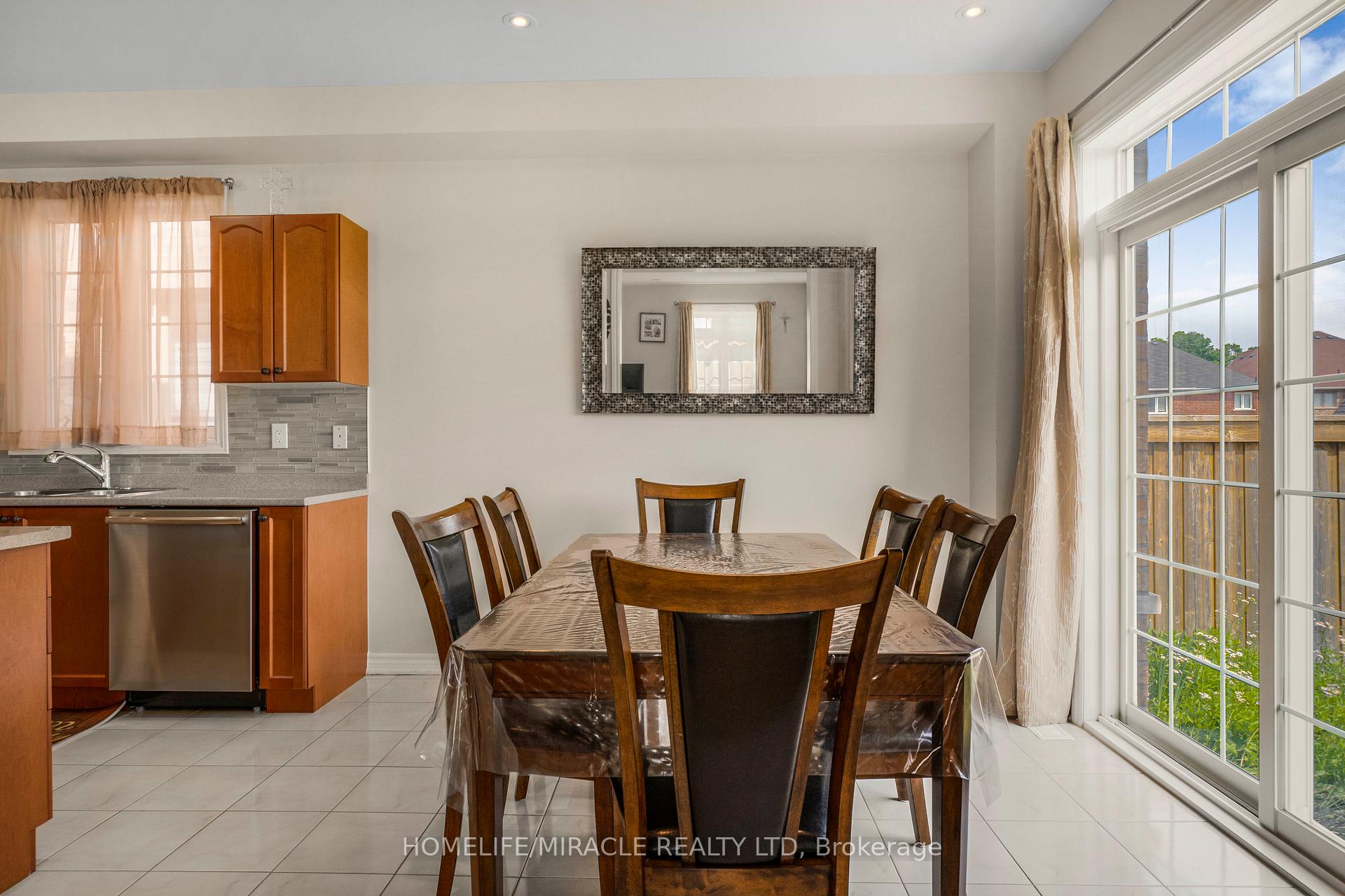Photo 14 of 2215 Dawson Crescent, Innisfil, Alcona — HOMEH