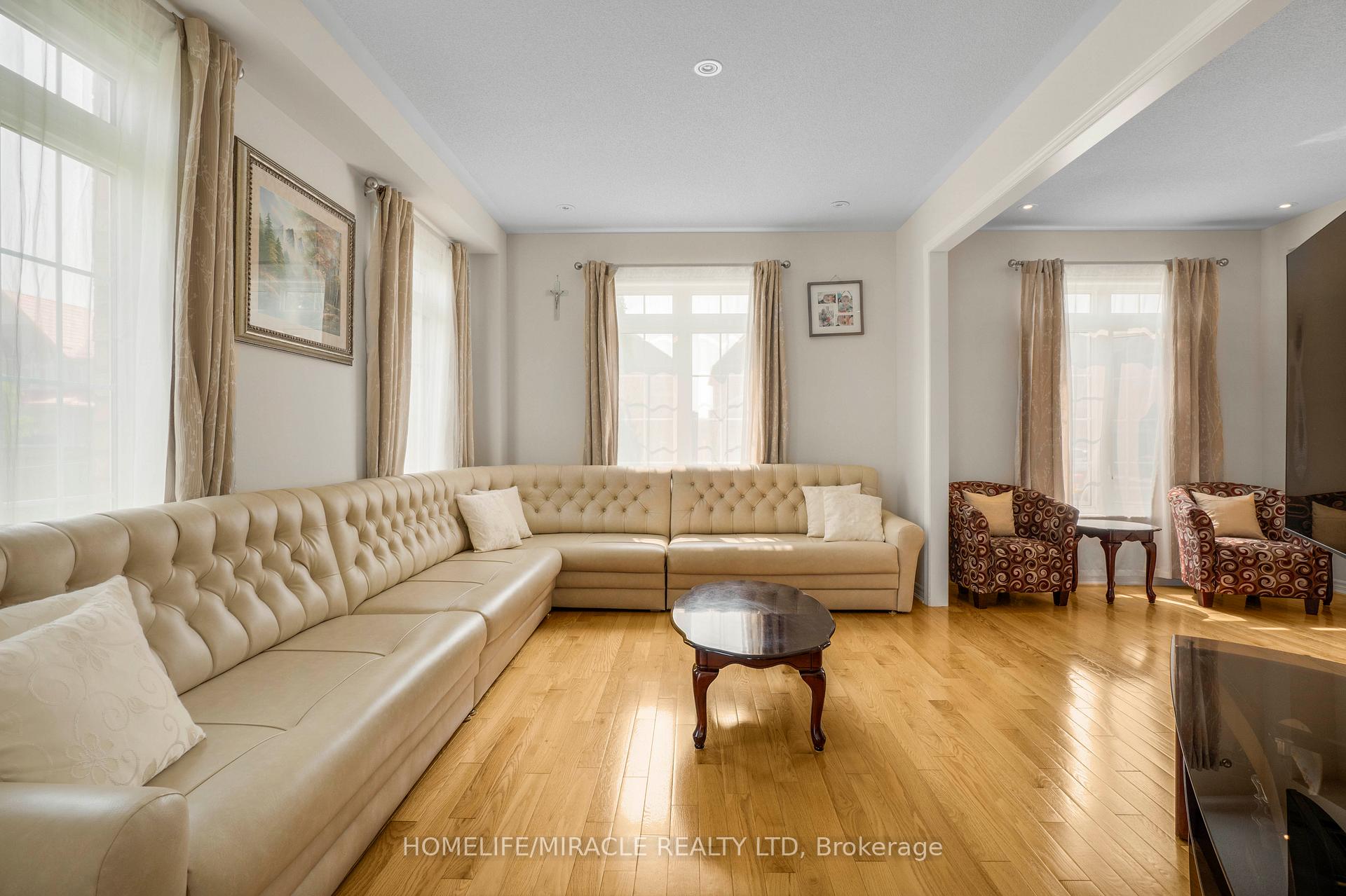 Photo 15 of 2215 Dawson Crescent, Innisfil, Alcona — HOMEH