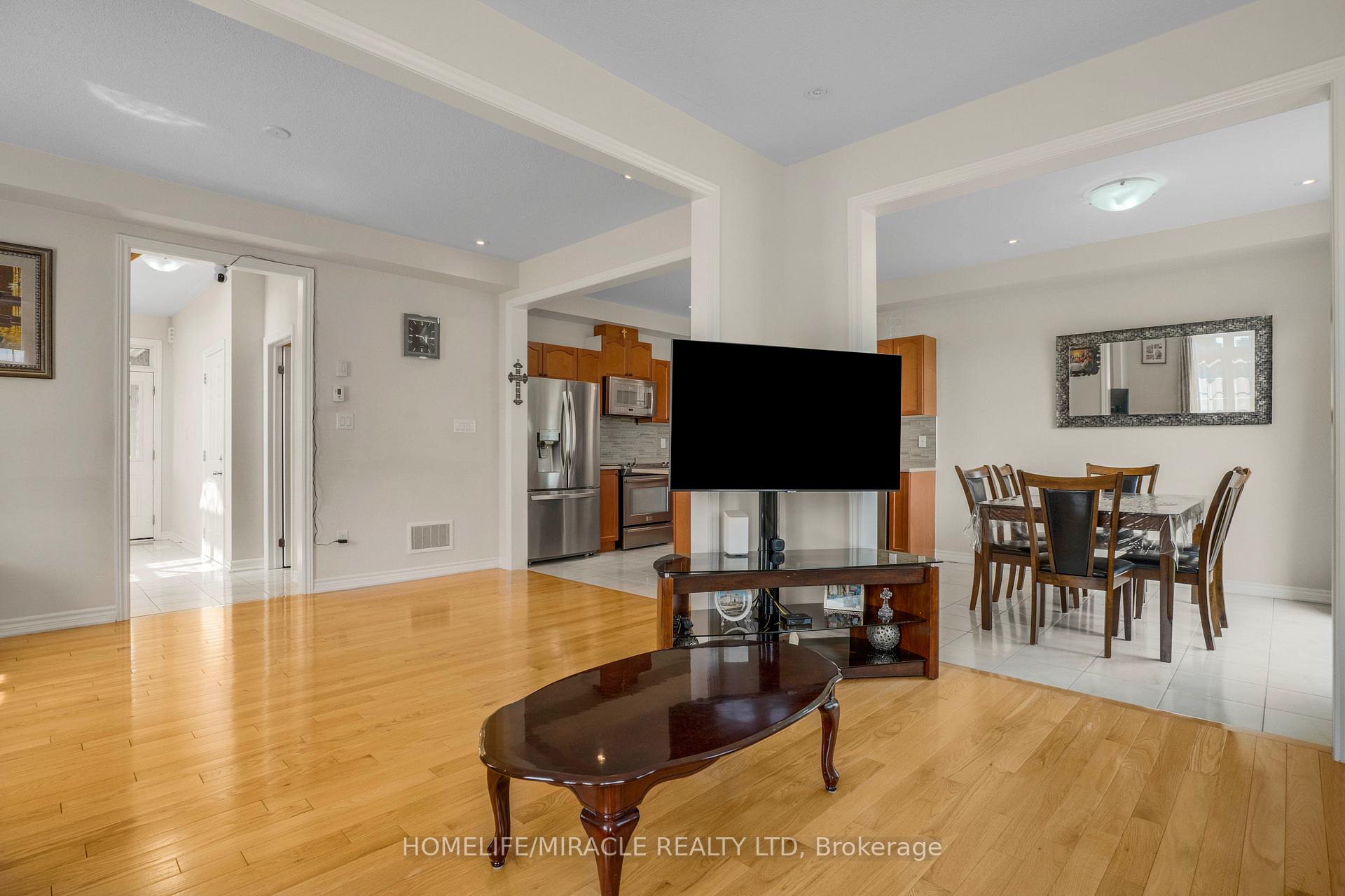 Photo 17 of 2215 Dawson Crescent, Innisfil, Alcona — HOMEH