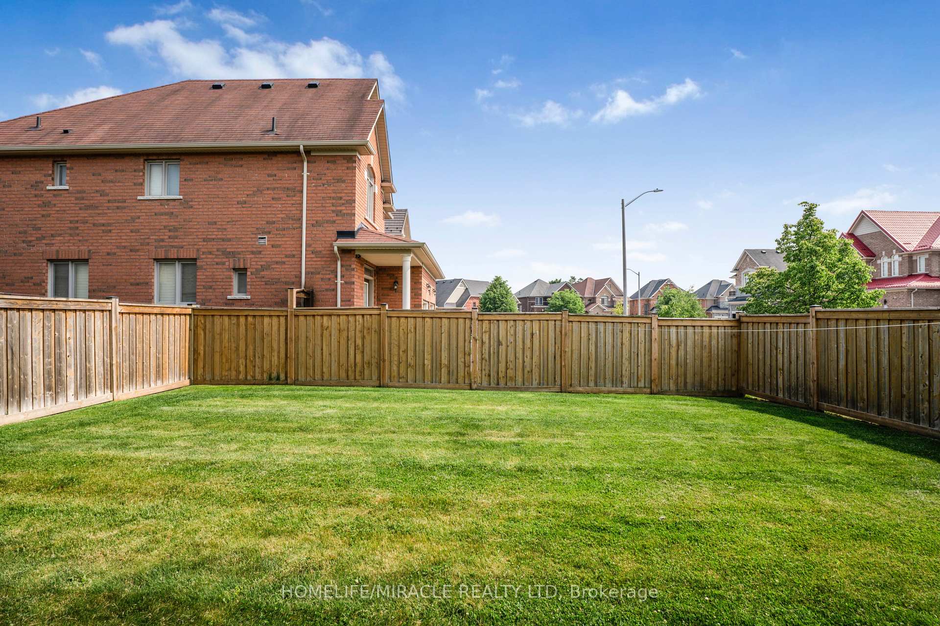 Photo 36 of 2215 Dawson Crescent, Innisfil, Alcona — HOMEH
