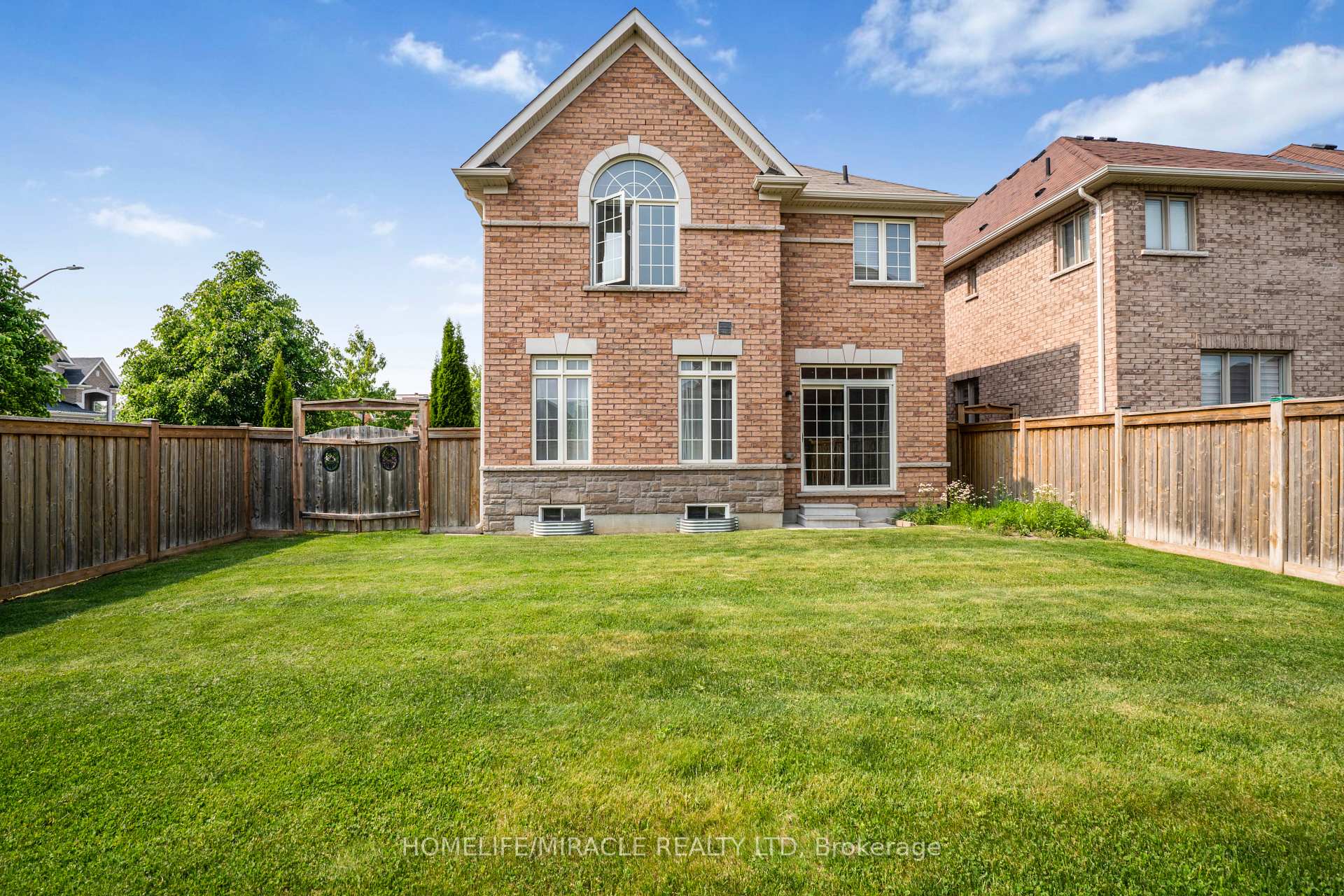 Photo 38 of 2215 Dawson Crescent, Innisfil, Alcona — HOMEH