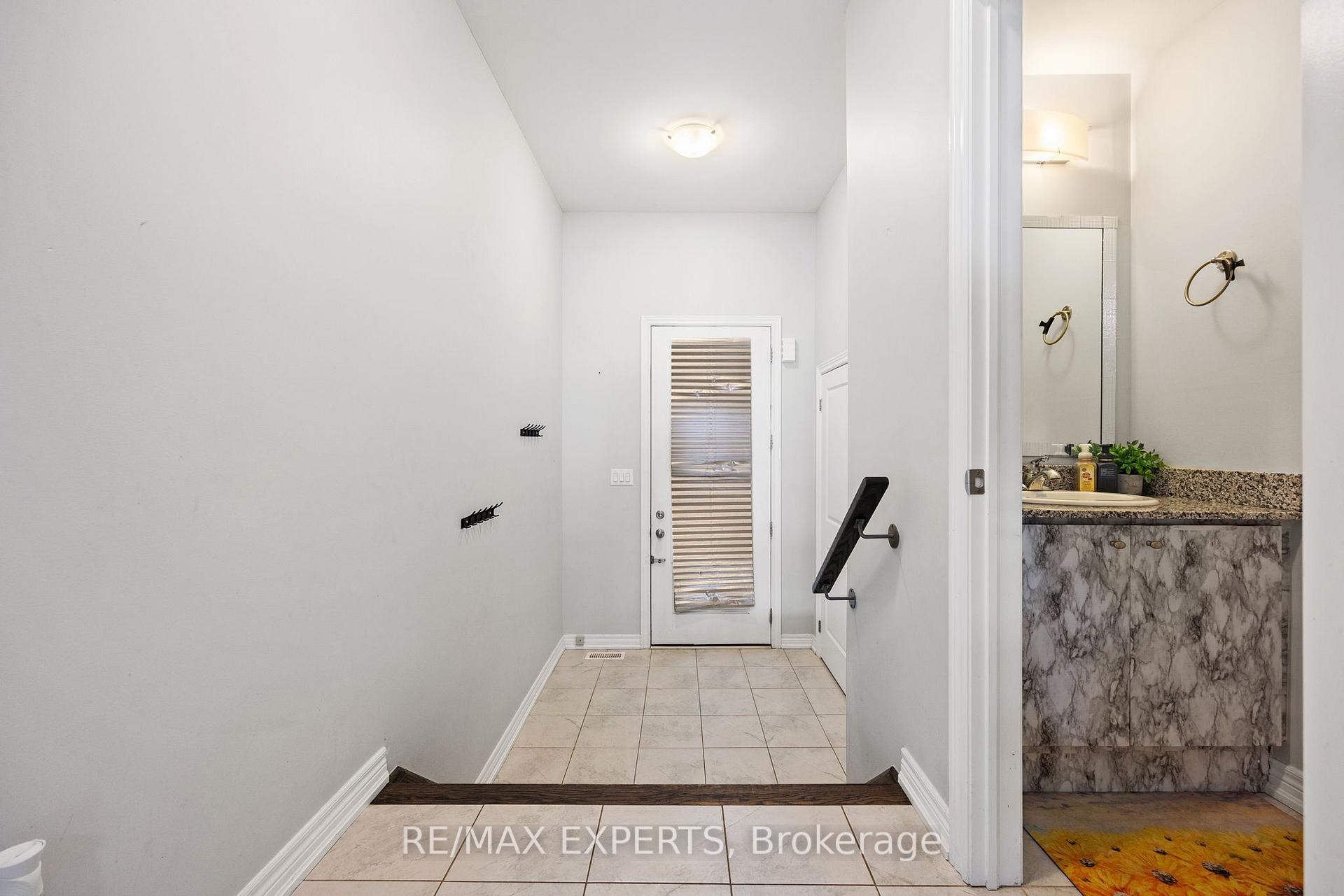 Photo 5 of 2087 Dale Road, Innisfil, Alcona — HOMEH