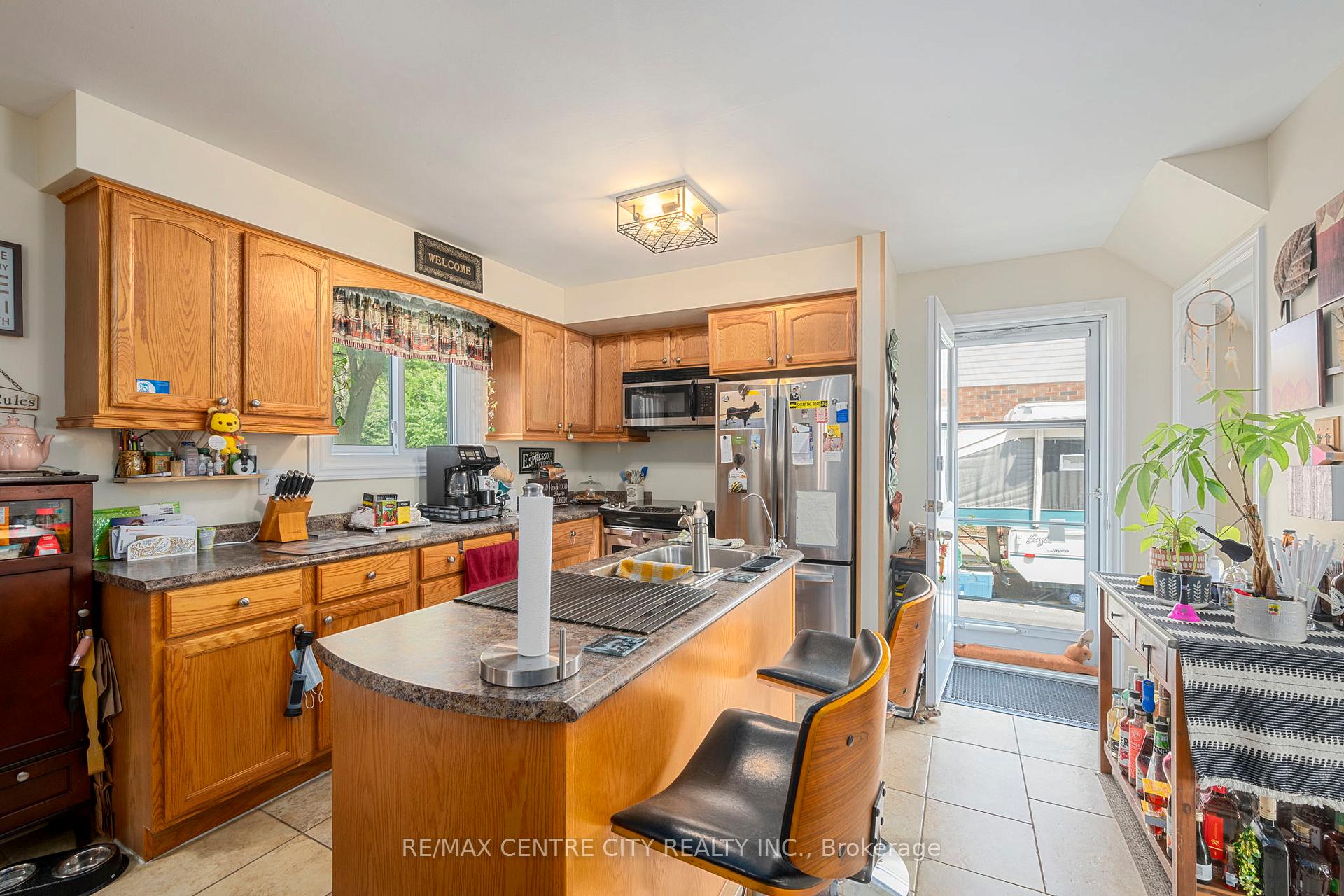 Photo 9 of 150 Culver Crescent, London, East H — HOMEH