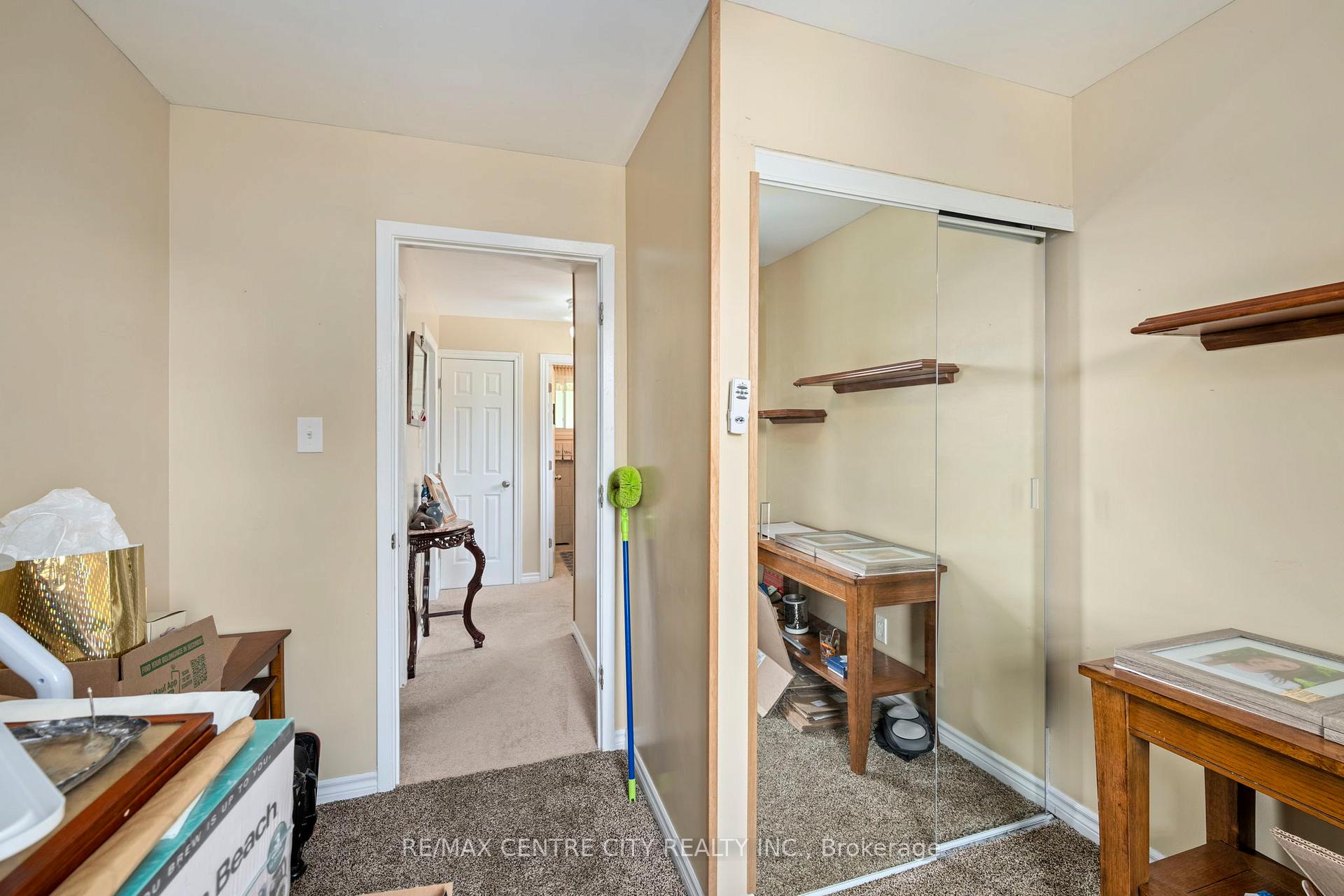 Photo 16 of 150 Culver Crescent, London, East H — HOMEH