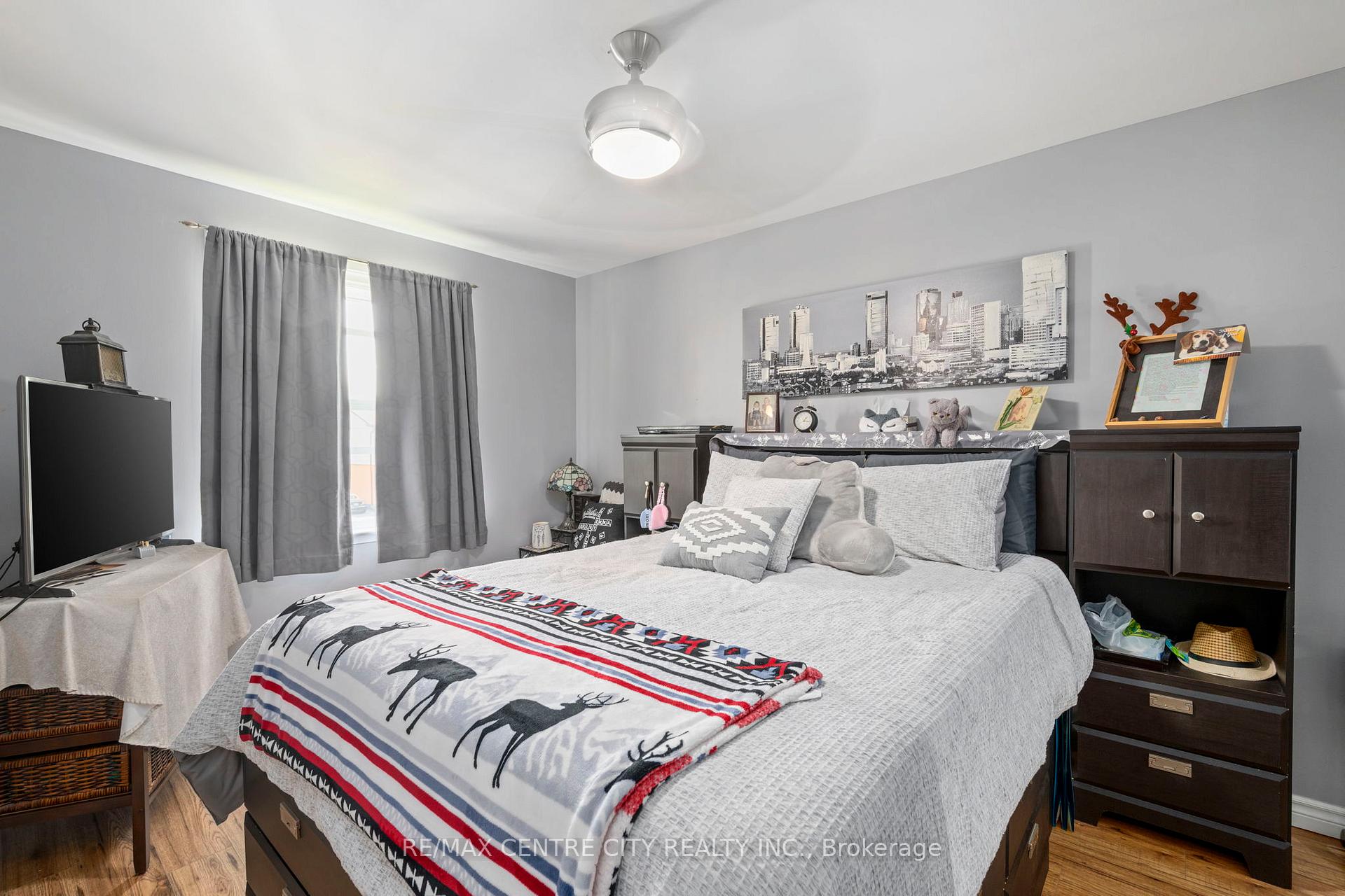 Photo 17 of 150 Culver Crescent, London, East H — HOMEH