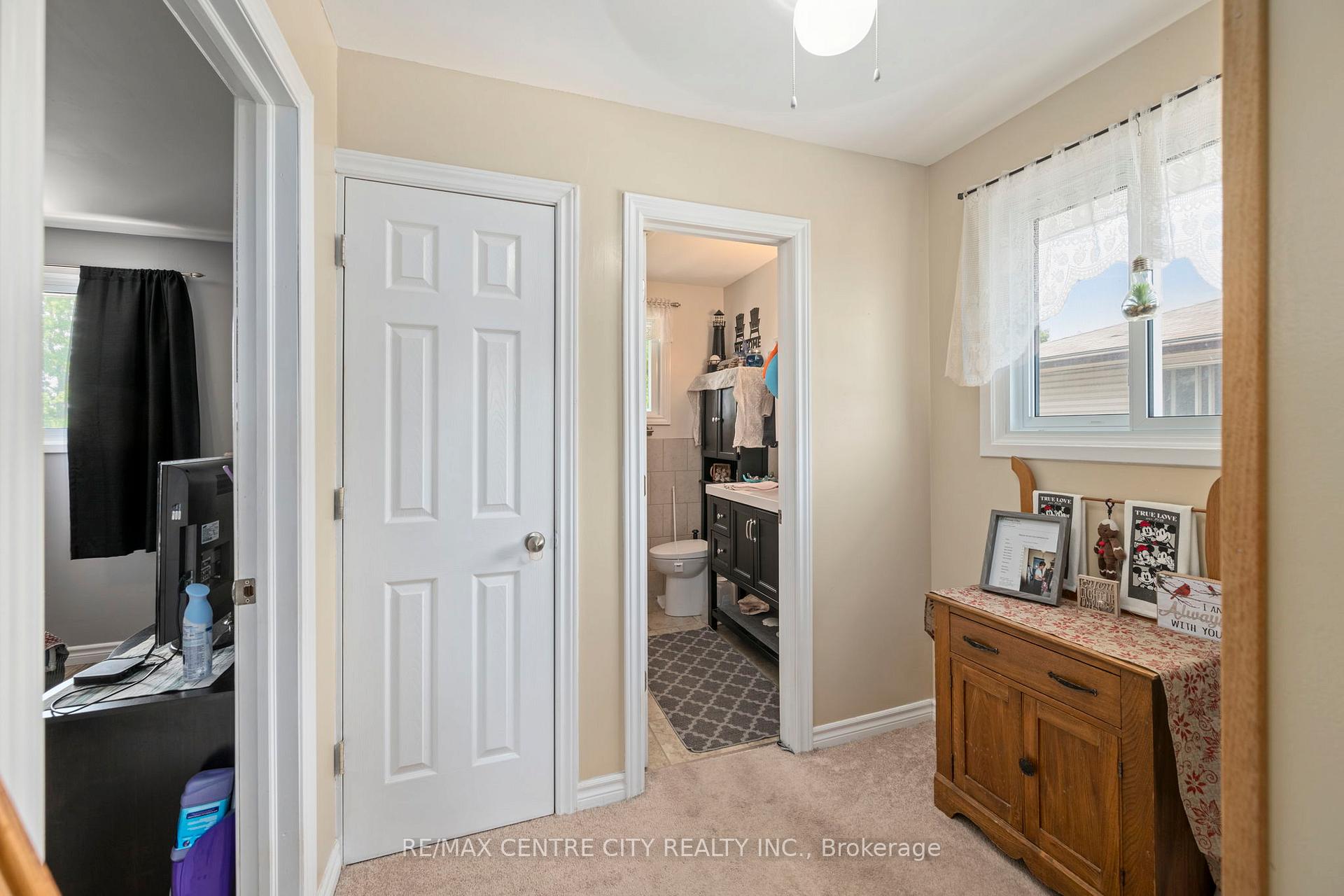 Photo 20 of 150 Culver Crescent, London, East H — HOMEH