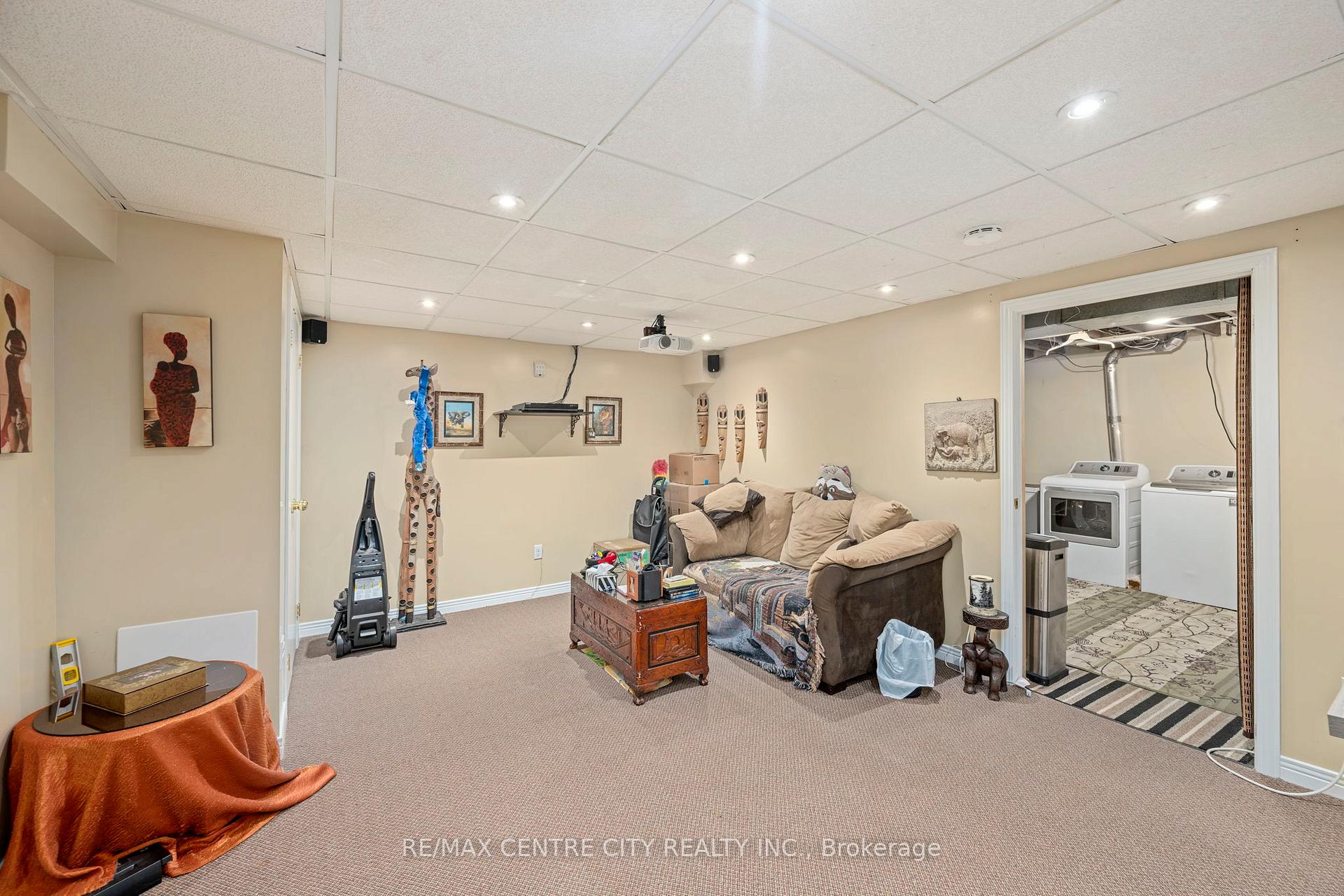 Photo 21 of 150 Culver Crescent, London, East H — HOMEH