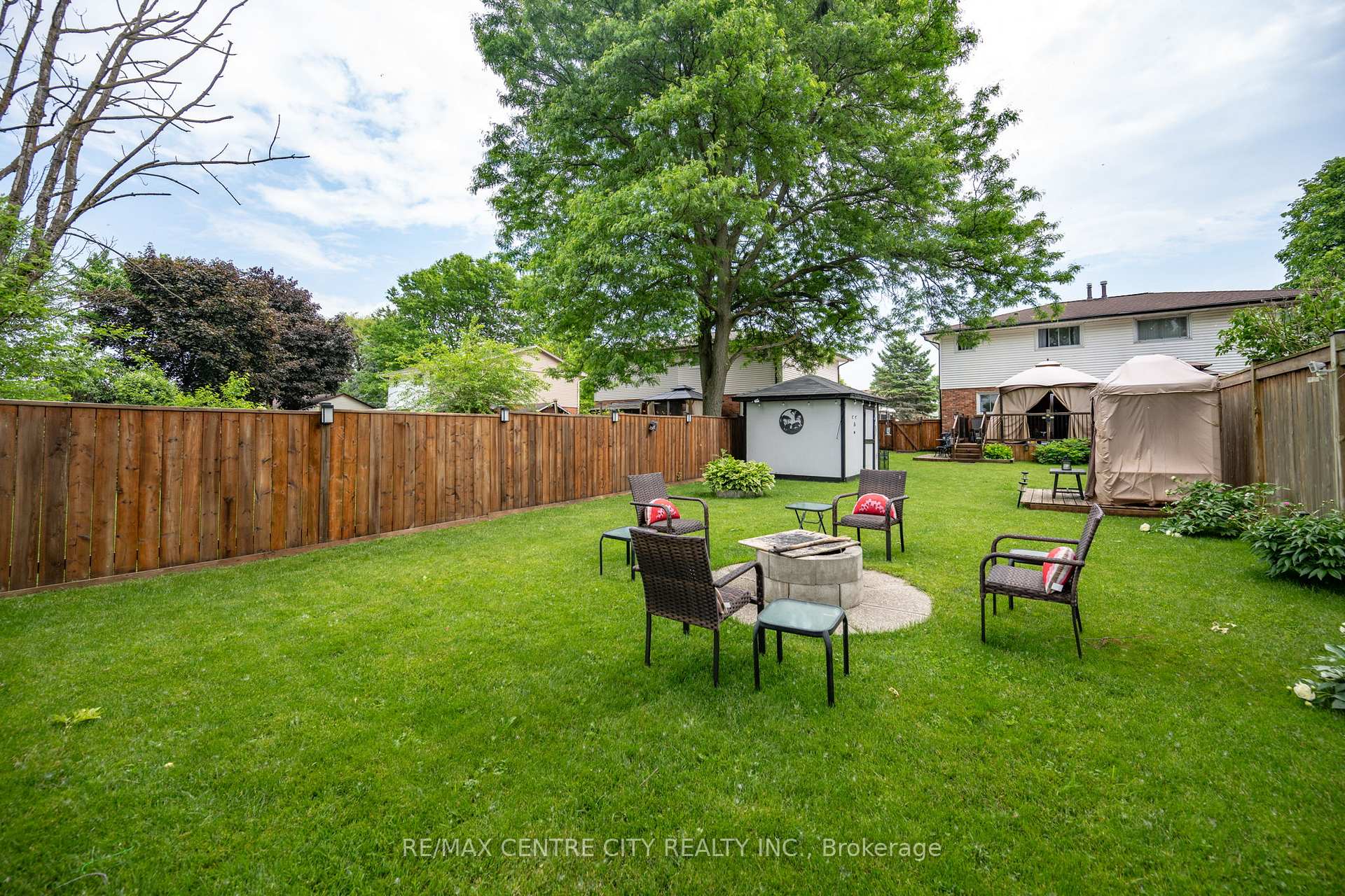 Photo 30 of 150 Culver Crescent, London, East H — HOMEH