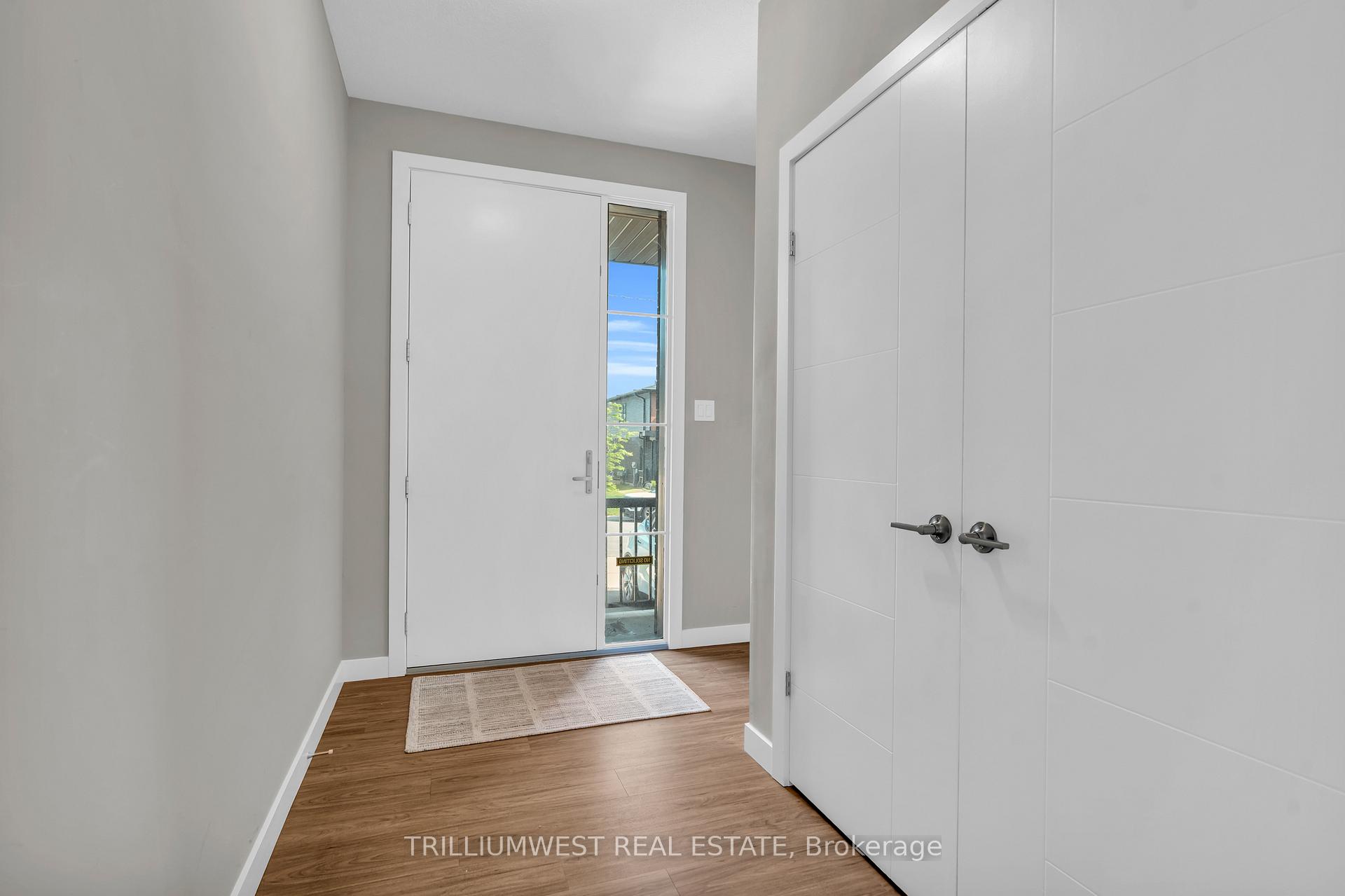Photo 5 of 922 Robert Ferrie Drive, Kitchener — HOMEH