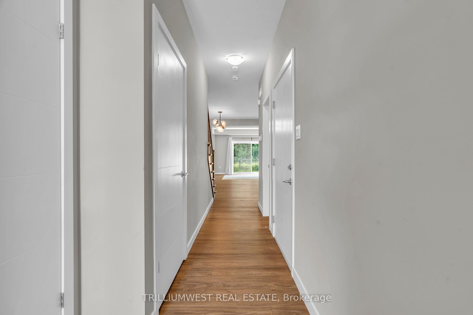 Photo 6 of 922 Robert Ferrie Drive, Kitchener — HOMEH