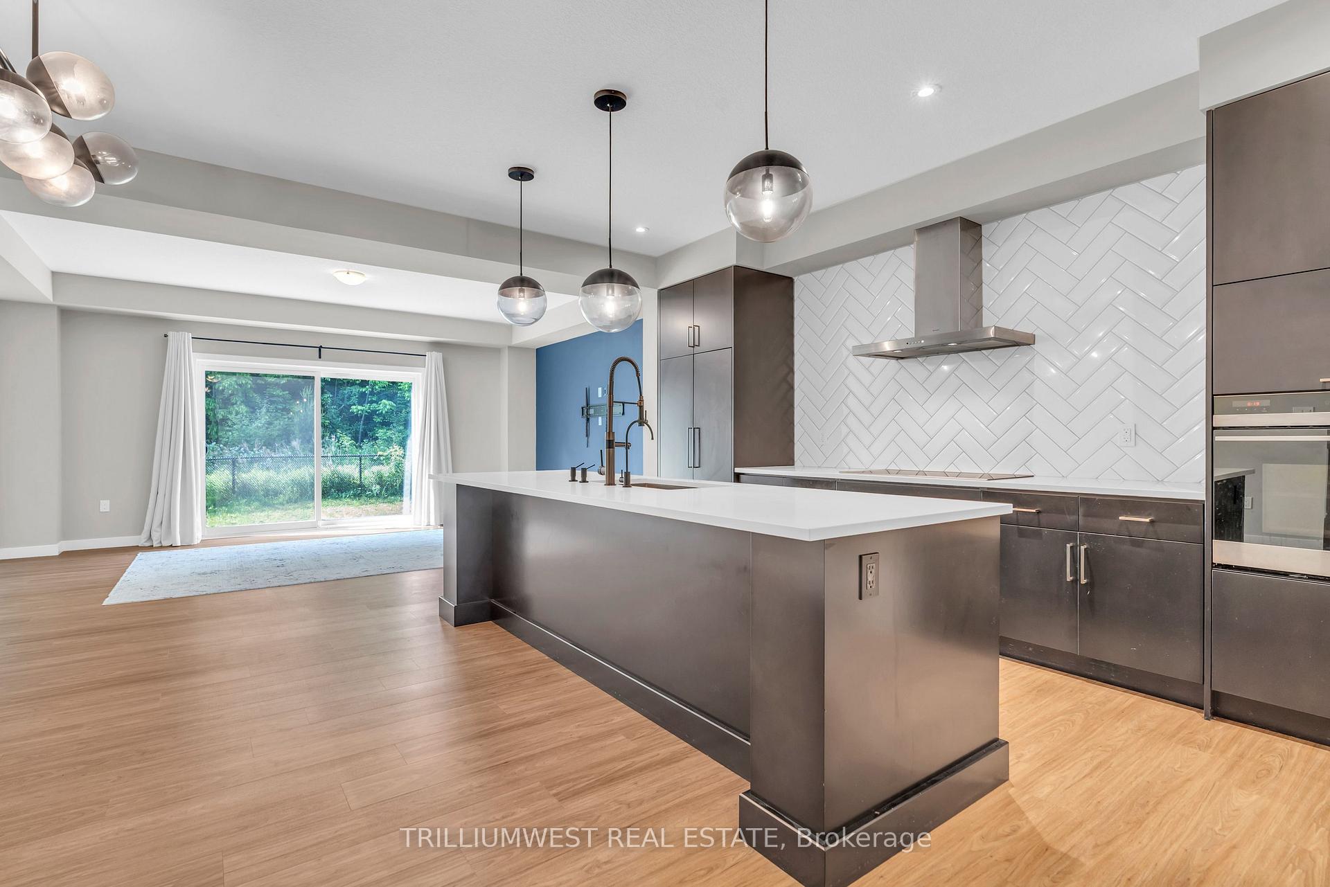 Photo 9 of 922 Robert Ferrie Drive, Kitchener — HOMEH